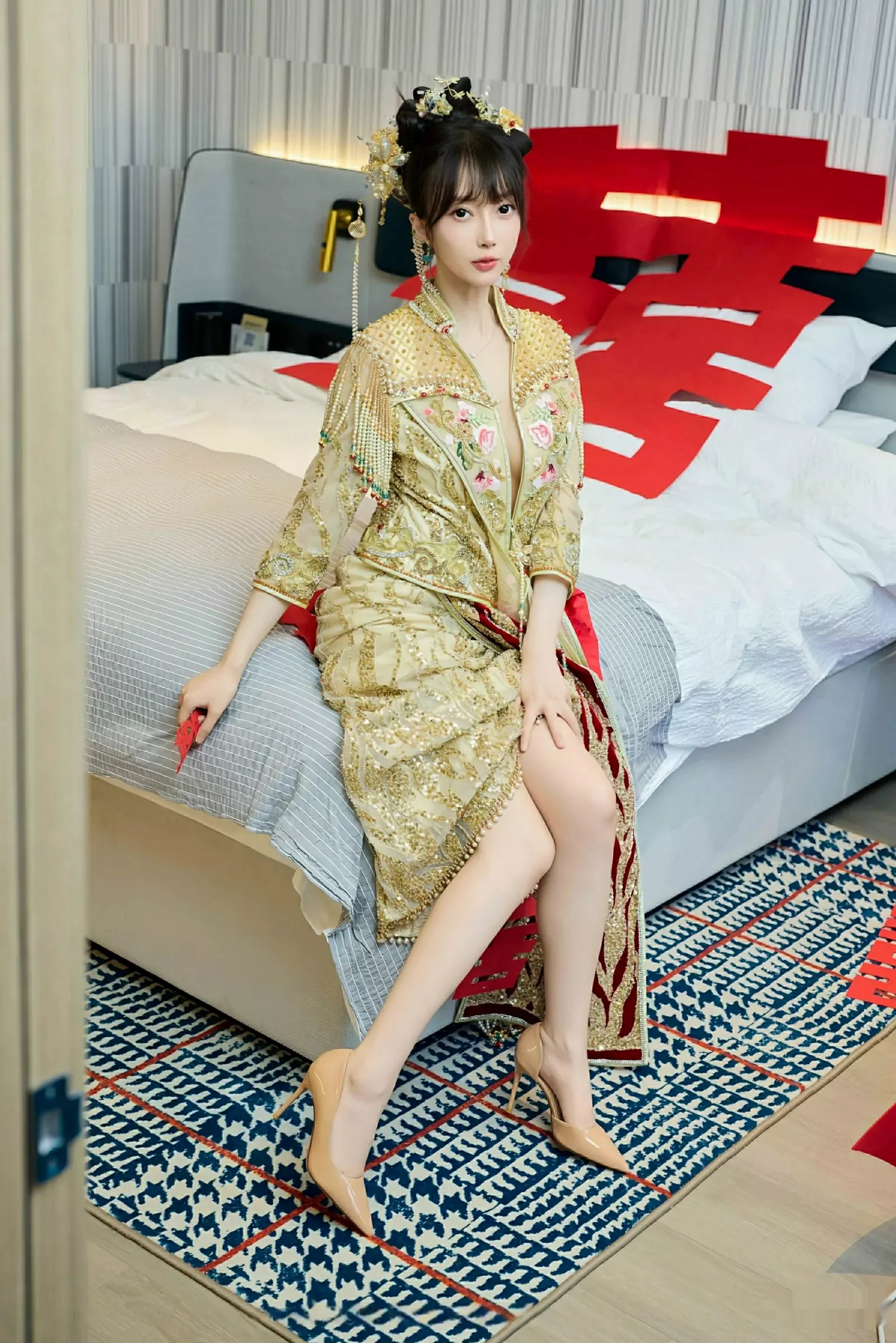 秀人集.com_[XiuRen秀人网]No.10567_模特玥儿玥er性感红色蕾丝内衣配超薄肉丝秀完美身材诱惑写真72P