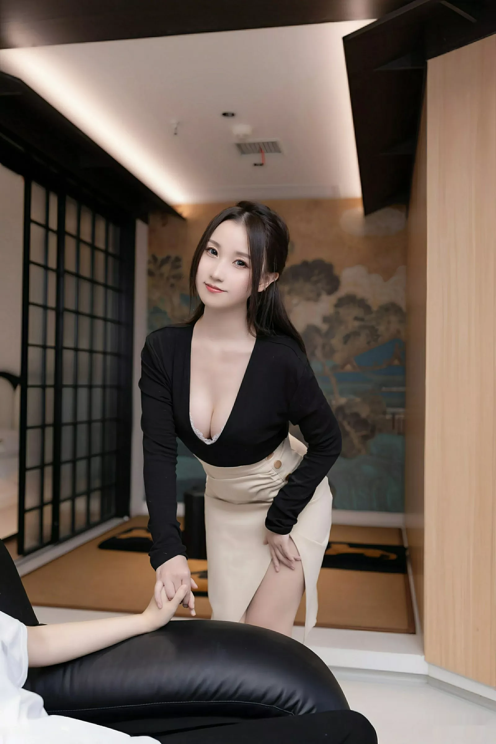 秀人集.com_[XiuRen秀人网]No.10576_模特杏子Yada性感黑色OL服饰露白色蕾丝内衣秀曼妙身姿诱惑写真81P