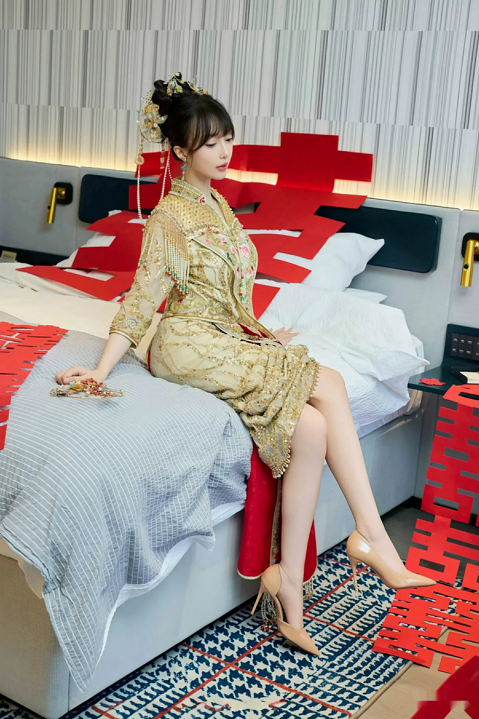 秀人集.com_[XiuRen秀人网]No.10567_模特玥儿玥er性感红色蕾丝内衣配超薄肉丝秀完美身材诱惑写真72P