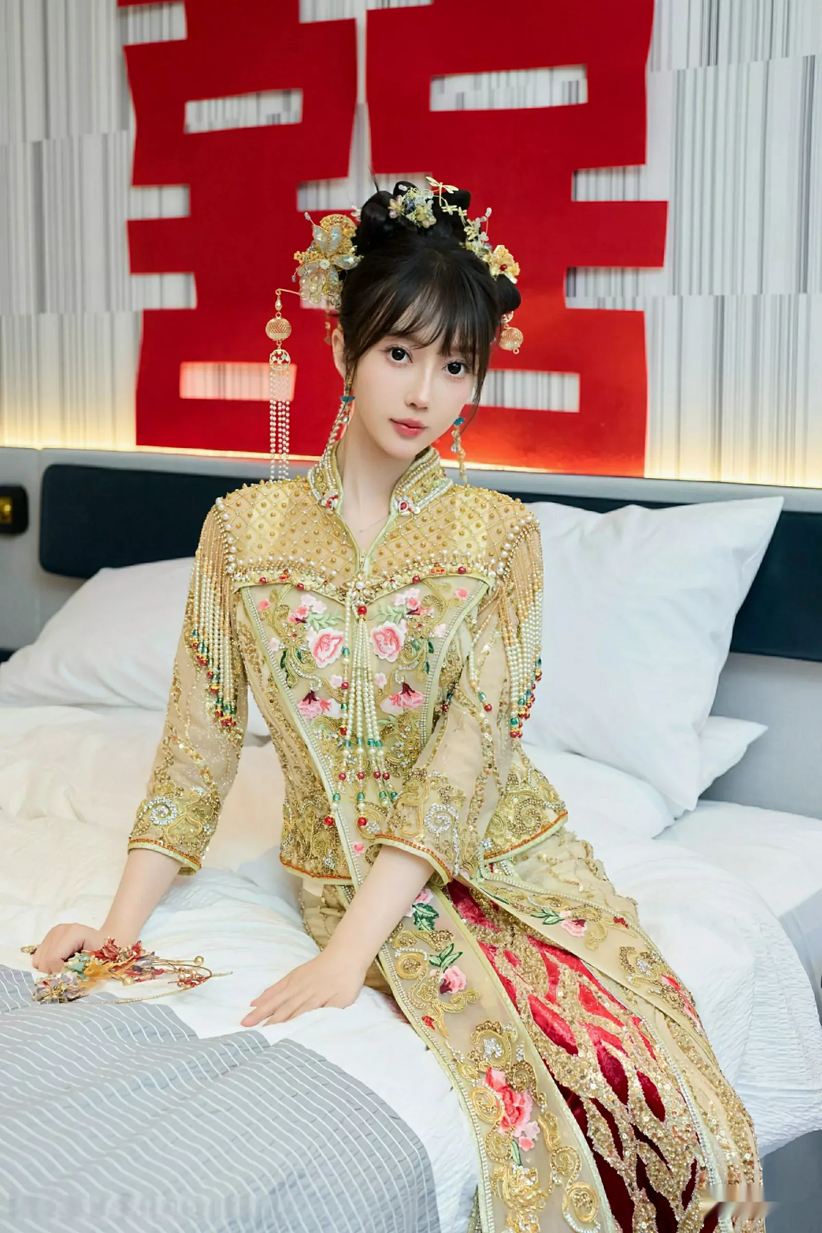 秀人集.com_[XiuRen秀人网]No.10567_模特玥儿玥er性感红色蕾丝内衣配超薄肉丝秀完美身材诱惑写真72P