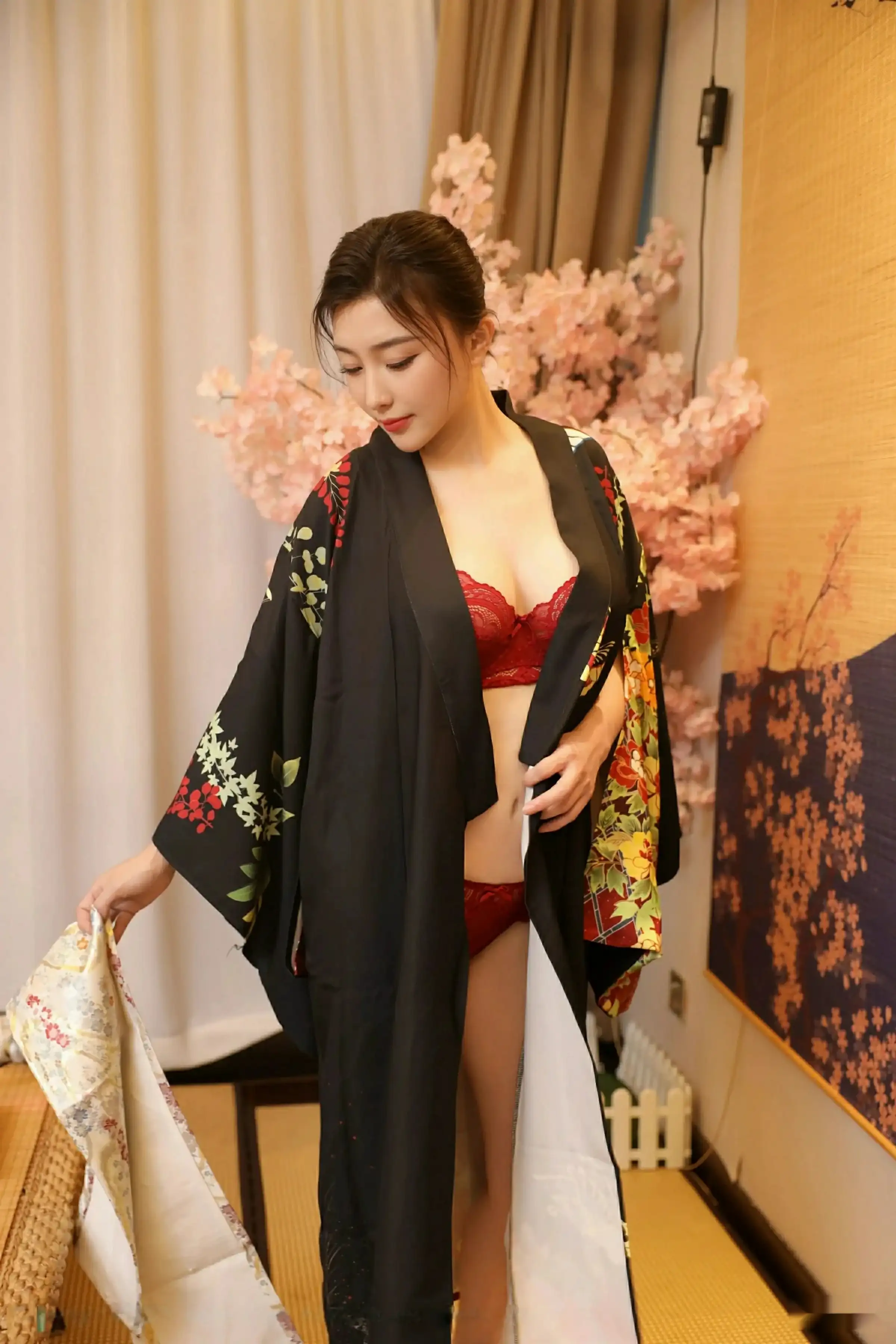 秀人集.com_[XiuRen秀人网]No.10627_模特苏一诺性感日系黑色服饰露红色内衣秀曼妙身材迷人诱惑写真80P