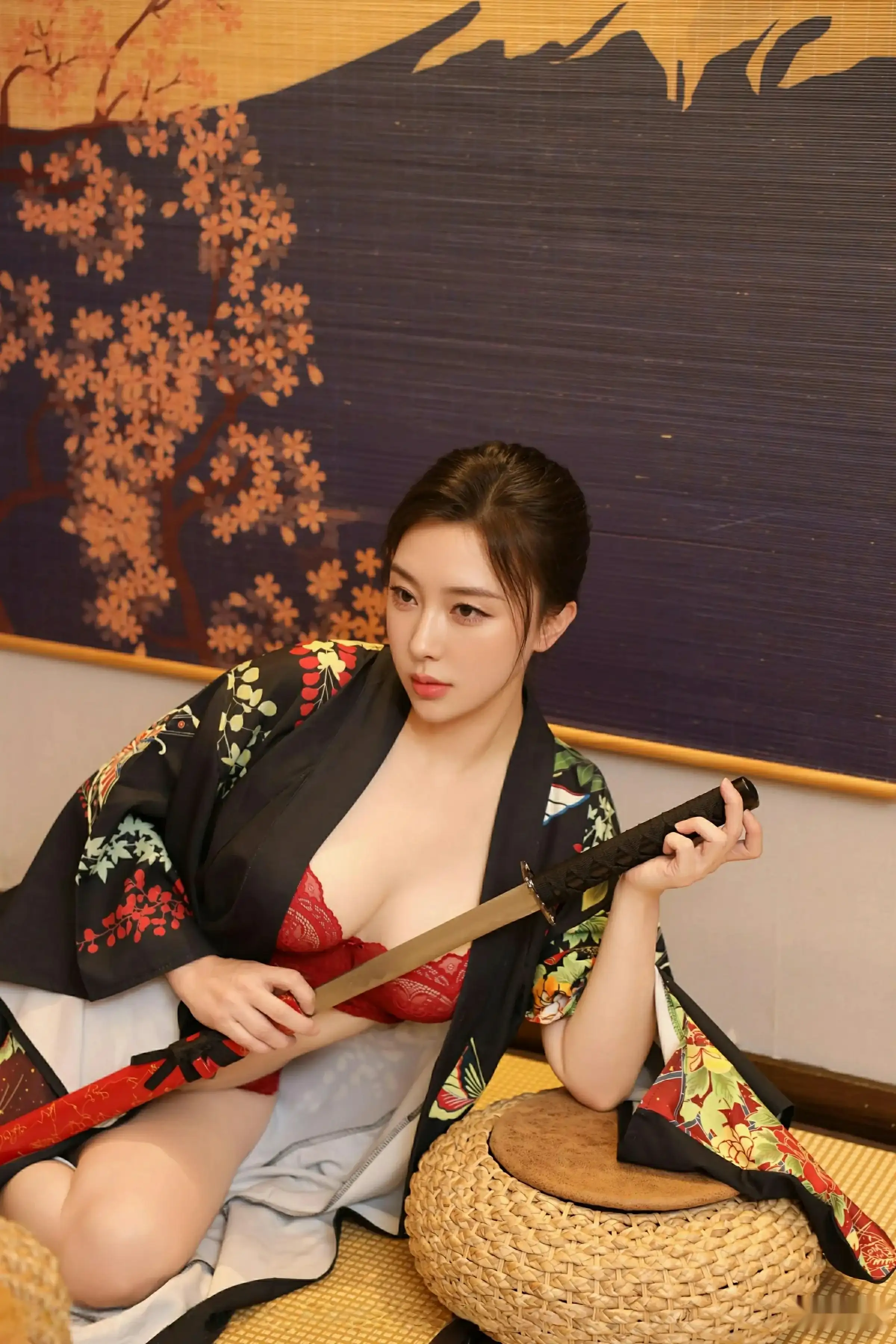 秀人集.com_[XiuRen秀人网]No.10627_模特苏一诺性感日系黑色服饰露红色内衣秀曼妙身材迷人诱惑写真80P