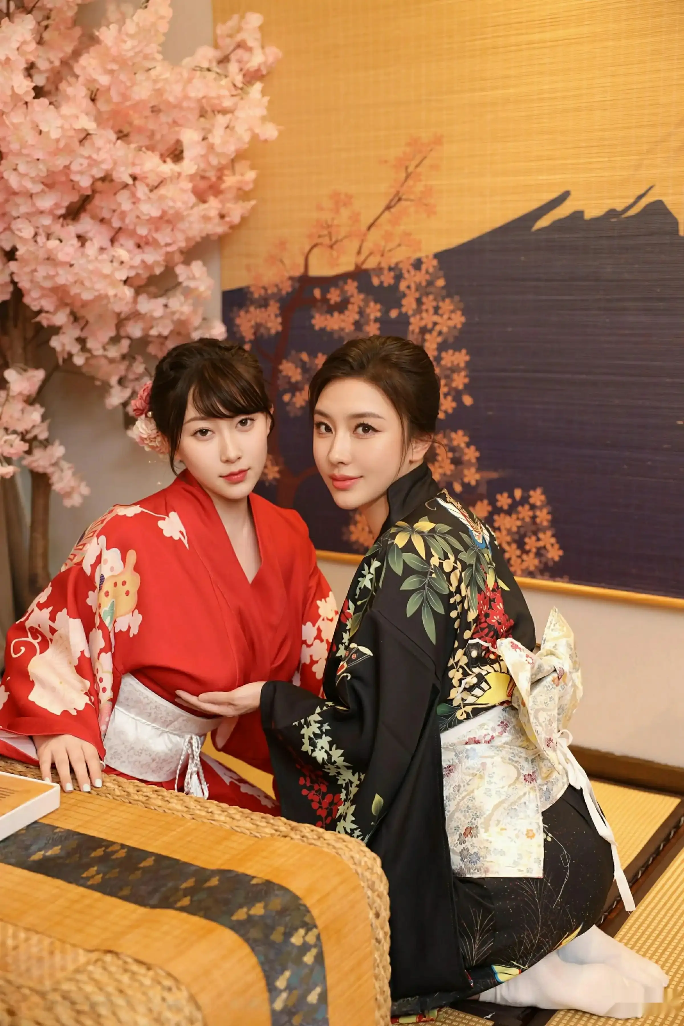 秀人集.com_[XiuRen秀人网]No.10627_模特苏一诺性感日系黑色服饰露红色内衣秀曼妙身材迷人诱惑写真80P