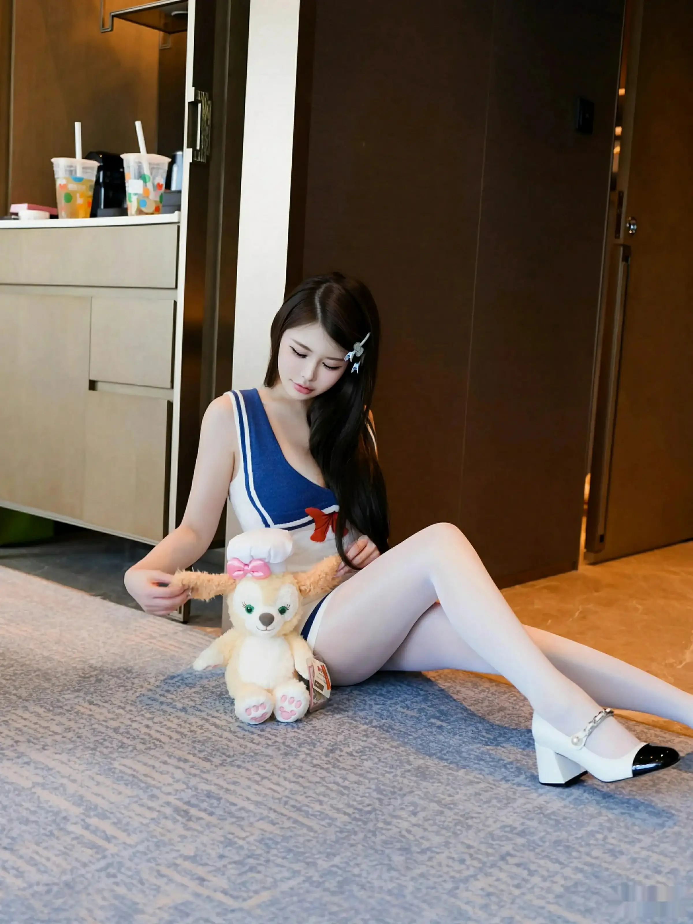 秀人集.com_[XiuRen秀人网]No.10628_模特甜妮性感连衣短裙露粉色内衣配白色丝袜秀丰腴身材诱惑写真71P