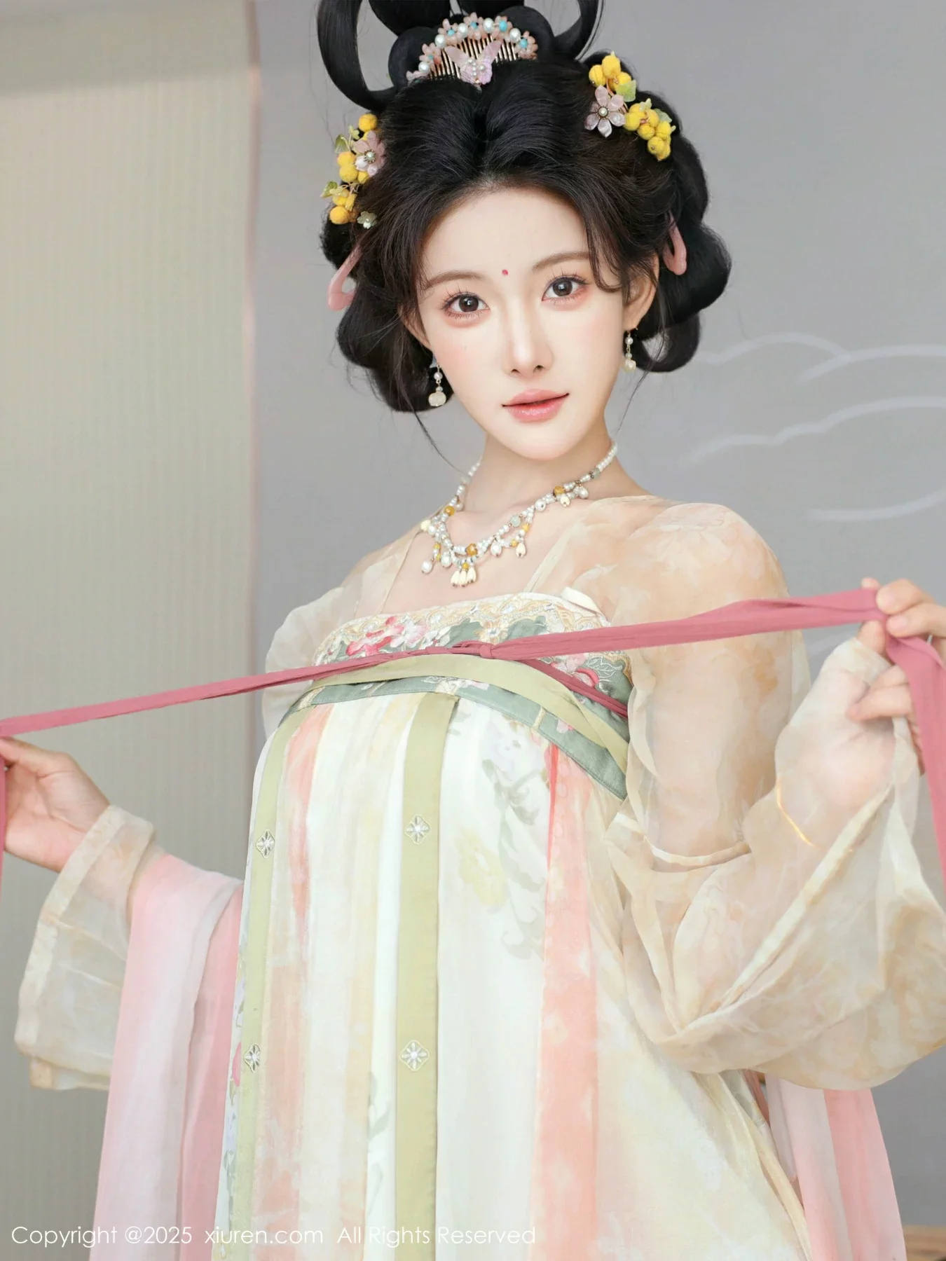 秀人集.com_[XiuRen秀人网]No.10645_模特梨霜儿古典主题性感浅色古装服饰秀丰腴身材迷人美腿写真82P