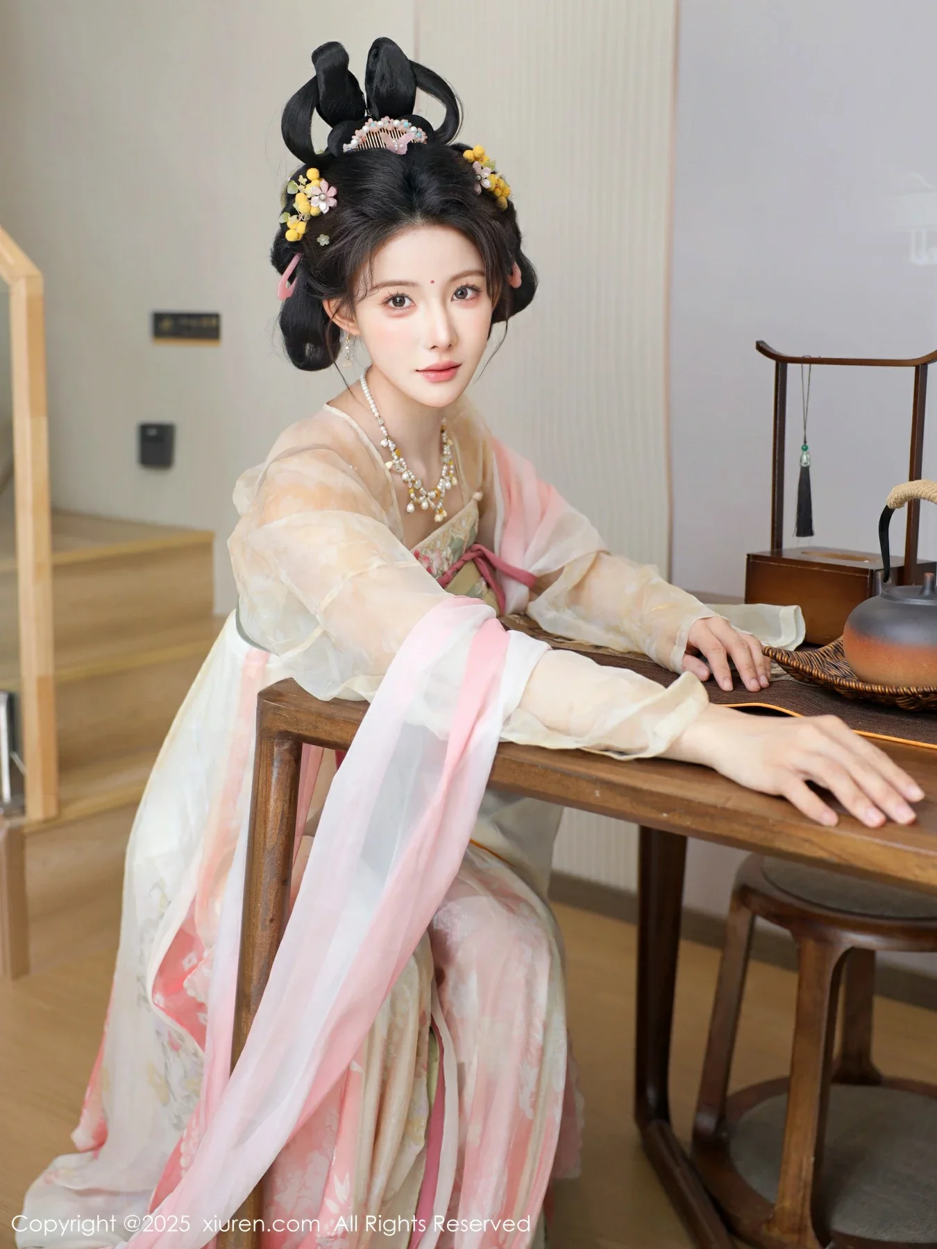 秀人集.com_[XiuRen秀人网]No.10645_模特梨霜儿古典主题性感浅色古装服饰秀丰腴身材迷人美腿写真82P