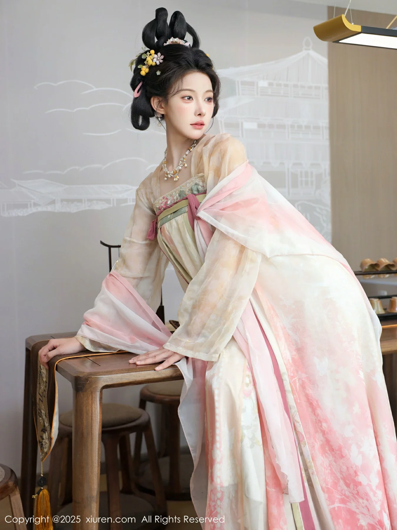 秀人集.com_[XiuRen秀人网]No.10645_模特梨霜儿古典主题性感浅色古装服饰秀丰腴身材迷人美腿写真82P