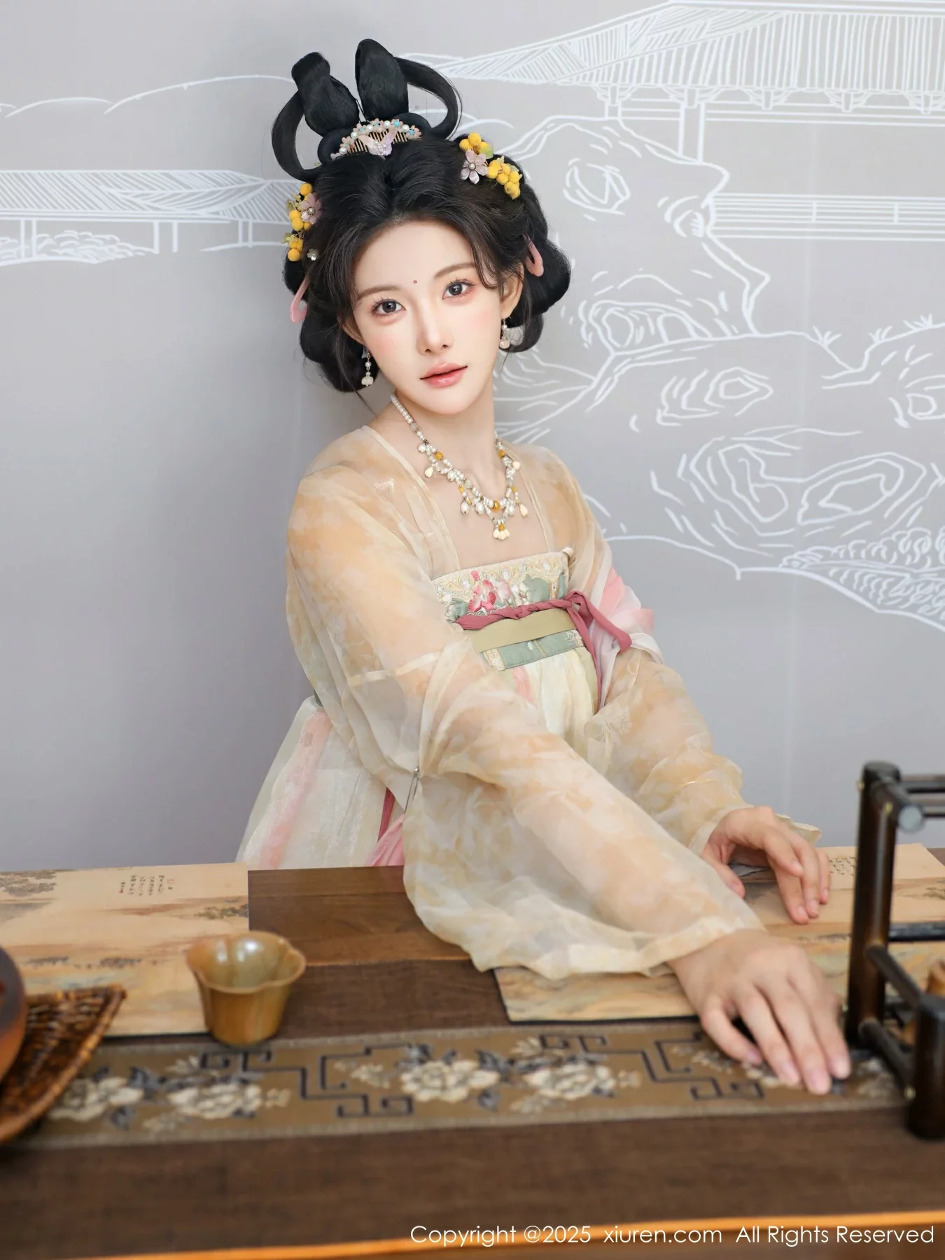 秀人集.com_[XiuRen秀人网]No.10645_模特梨霜儿古典主题性感浅色古装服饰秀丰腴身材迷人美腿写真82P