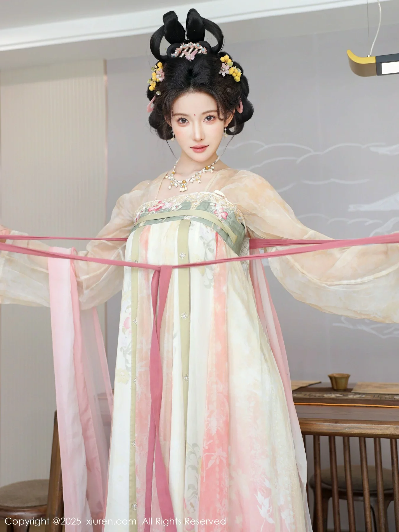 秀人集.com_[XiuRen秀人网]No.10645_模特梨霜儿古典主题性感浅色古装服饰秀丰腴身材迷人美腿写真82P