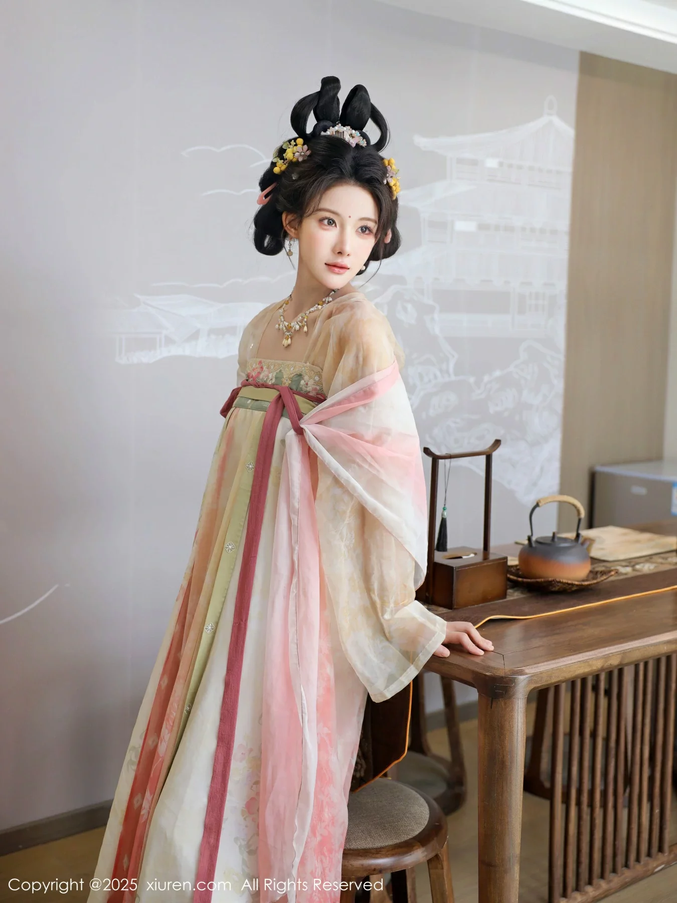 秀人集.com_[XiuRen秀人网]No.10645_模特梨霜儿古典主题性感浅色古装服饰秀丰腴身材迷人美腿写真82P