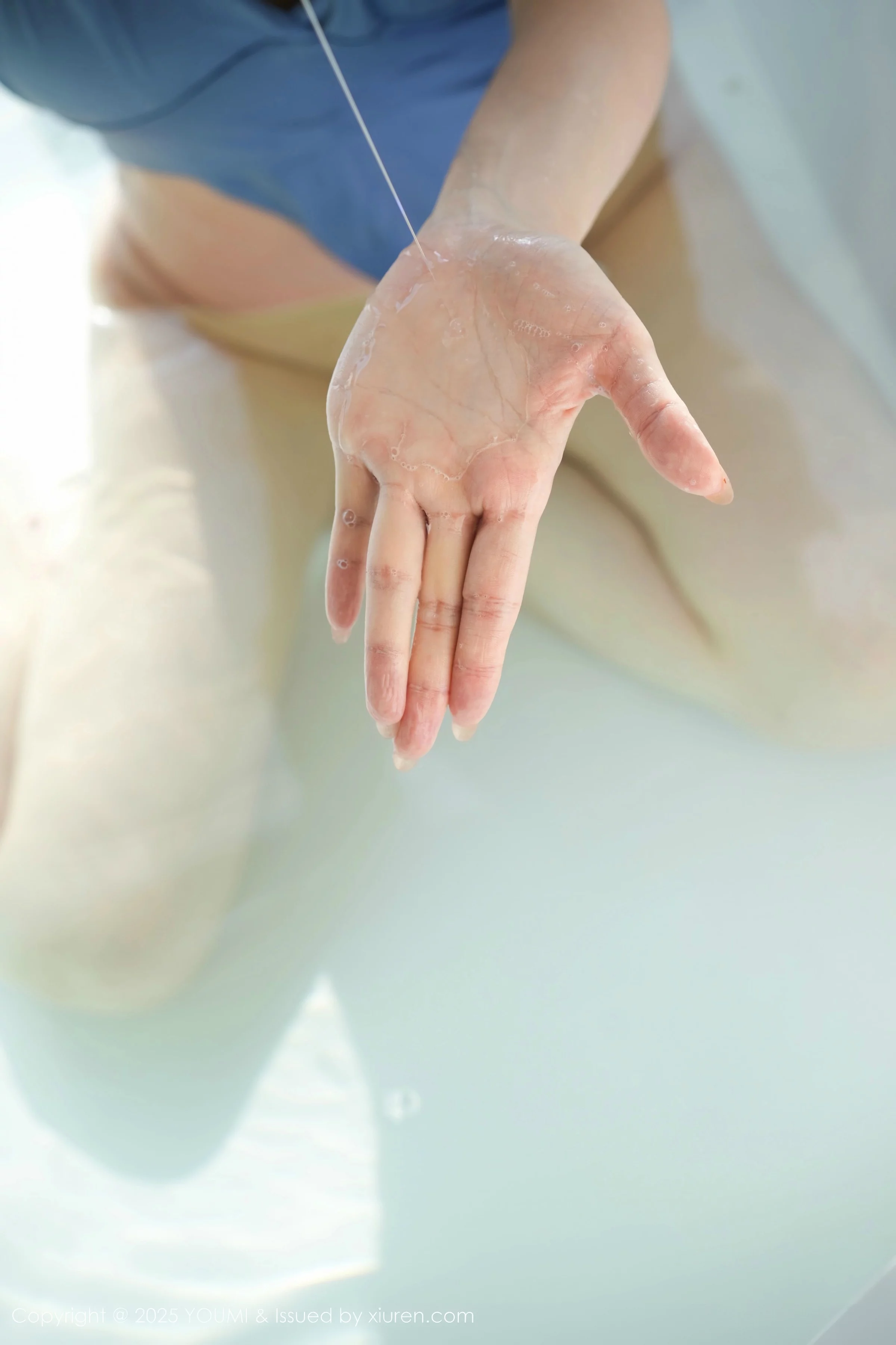 秀人集.com_[YouMi尤蜜荟]Vol.1157_女神心妍小公主泳池性感浅色连体泳衣秀完美身材撩人诱惑写真60P