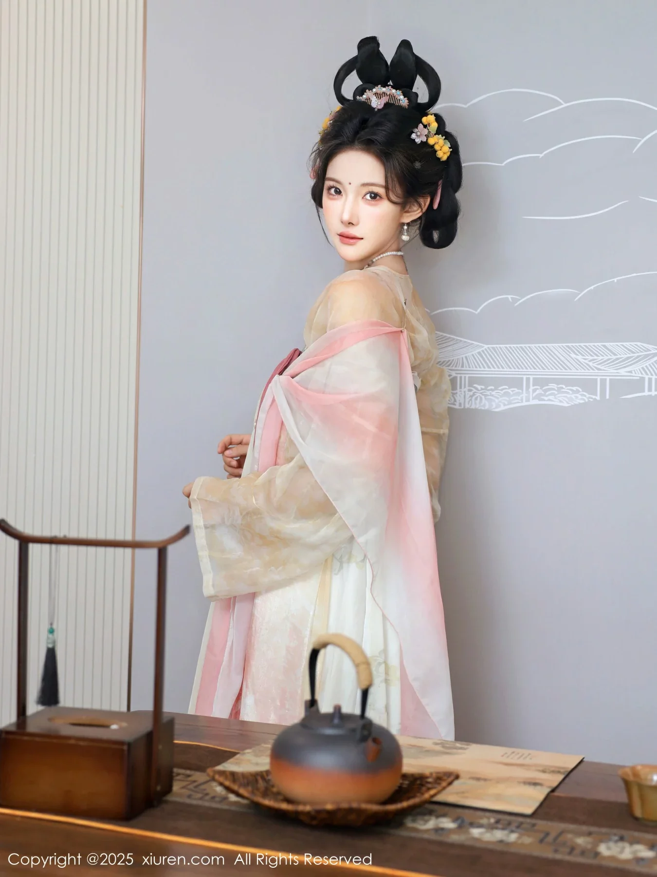 秀人集.com_[XiuRen秀人网]No.10645_模特梨霜儿古典主题性感浅色古装服饰秀丰腴身材迷人美腿写真82P