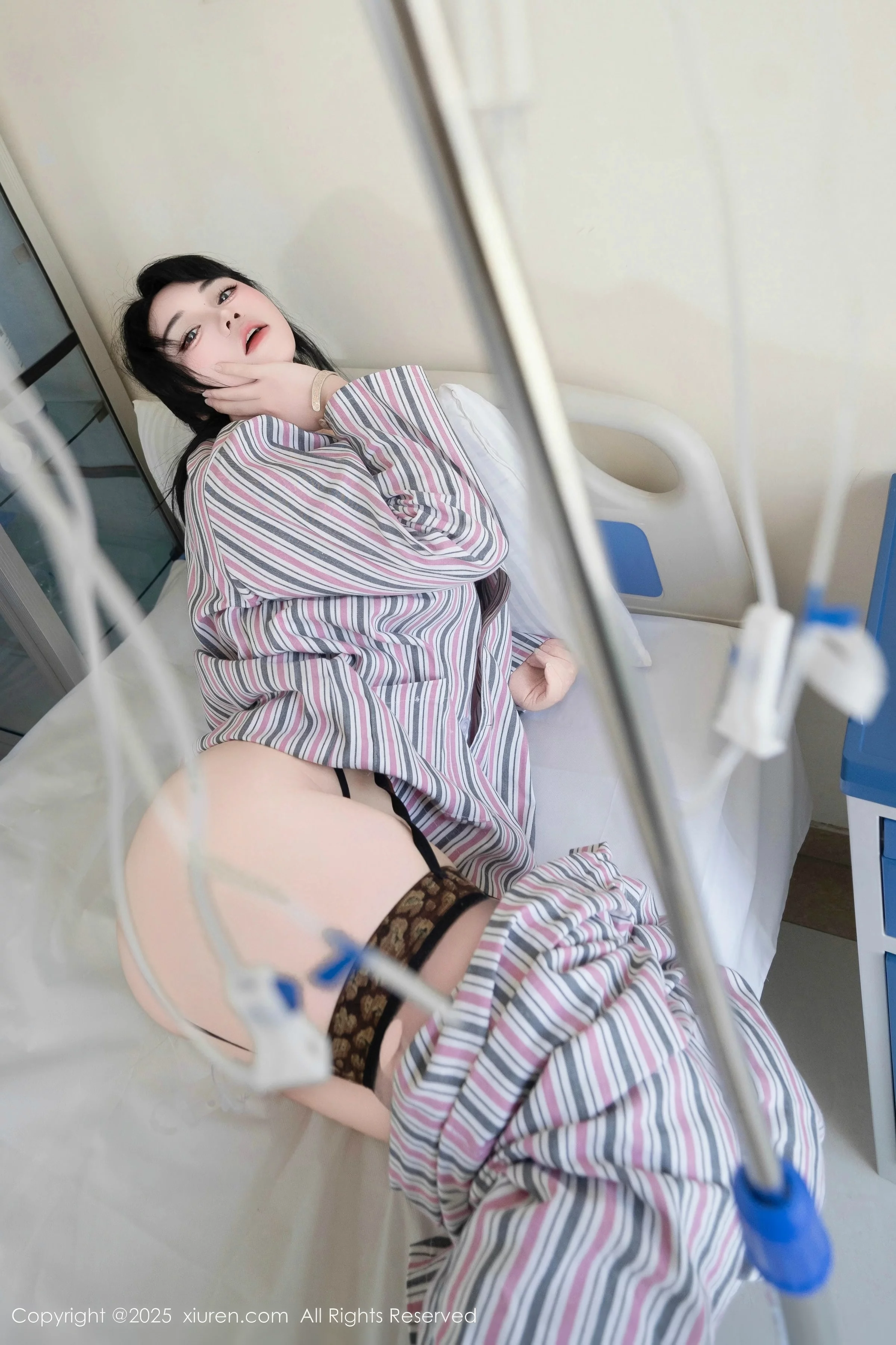 秀人集.com_[XiuRen秀人网]No.10648_模特汐汐爱吃草莓医院主题性感衬衫配黑丝吊袜秀完美身材诱惑写真80P