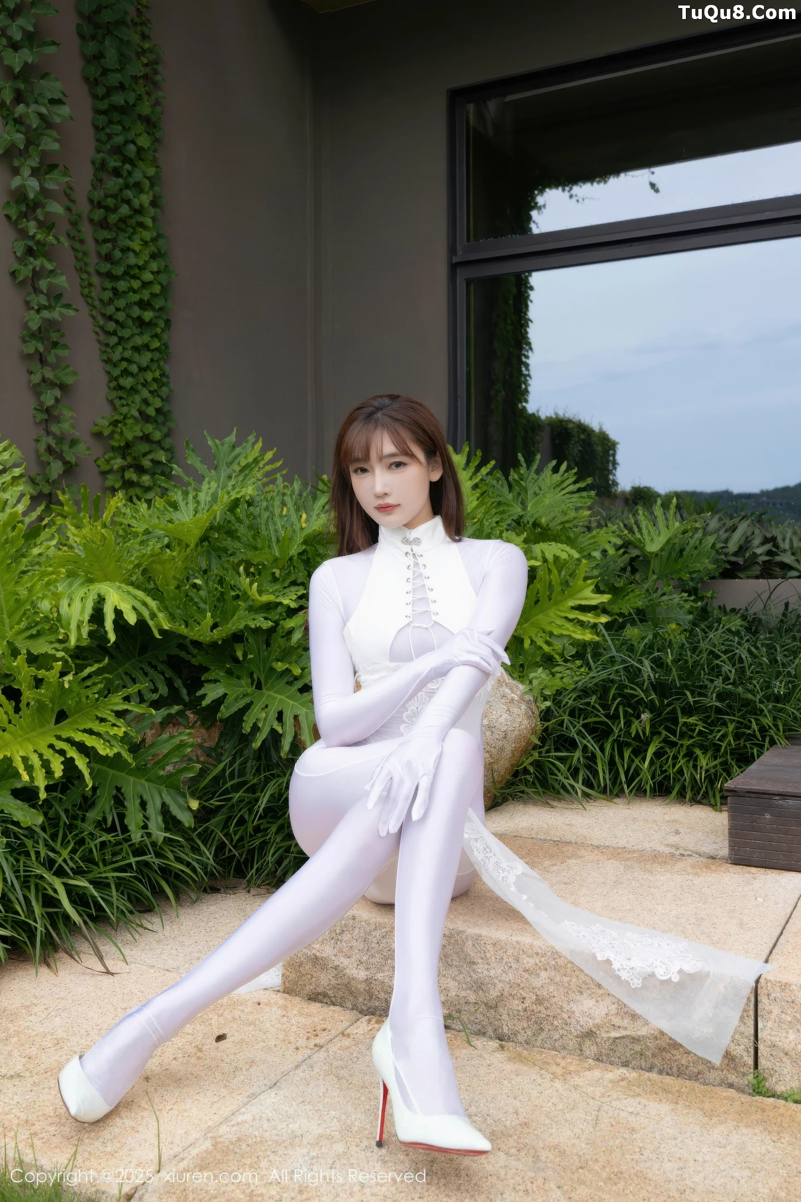 秀人集.com_[XiuRen秀人网]No.10704_模特陆萱萱性感白色情趣旗袍露白色连体衣秀完美身材诱惑写真80P