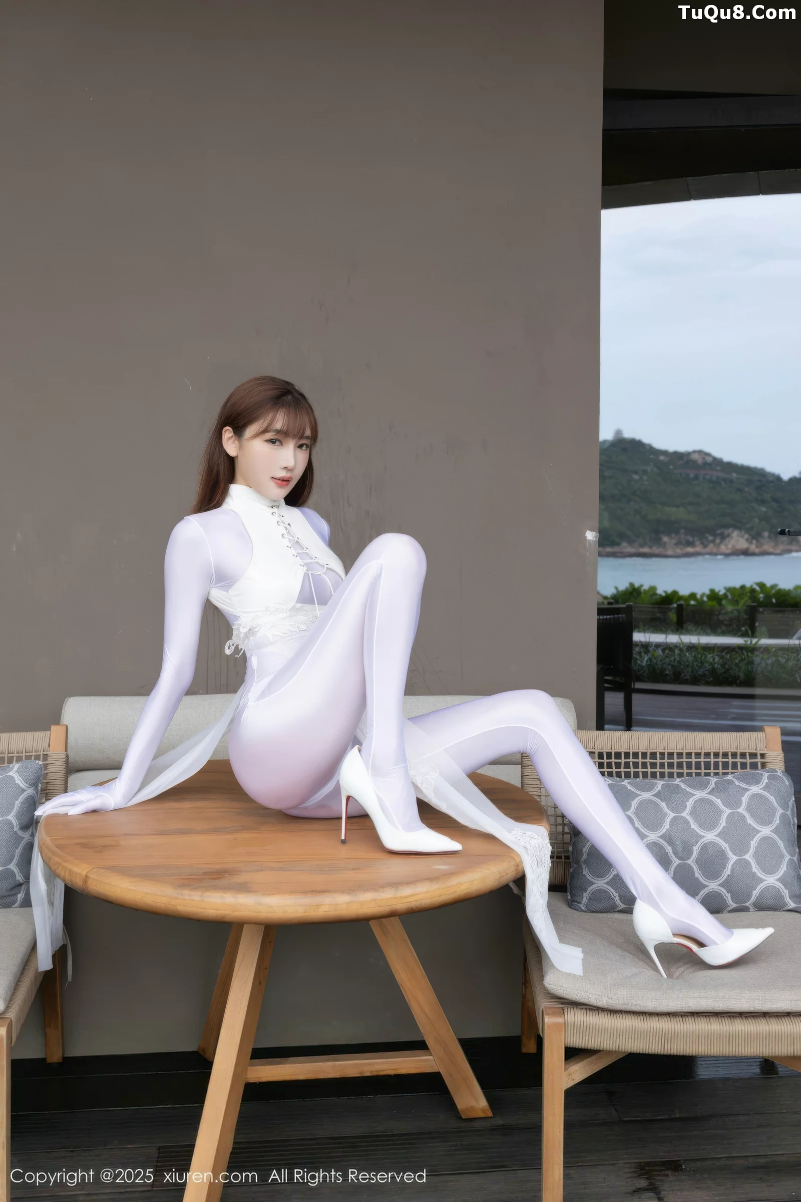 秀人集.com_[XiuRen秀人网]No.10704_模特陆萱萱性感白色情趣旗袍露白色连体衣秀完美身材诱惑写真80P