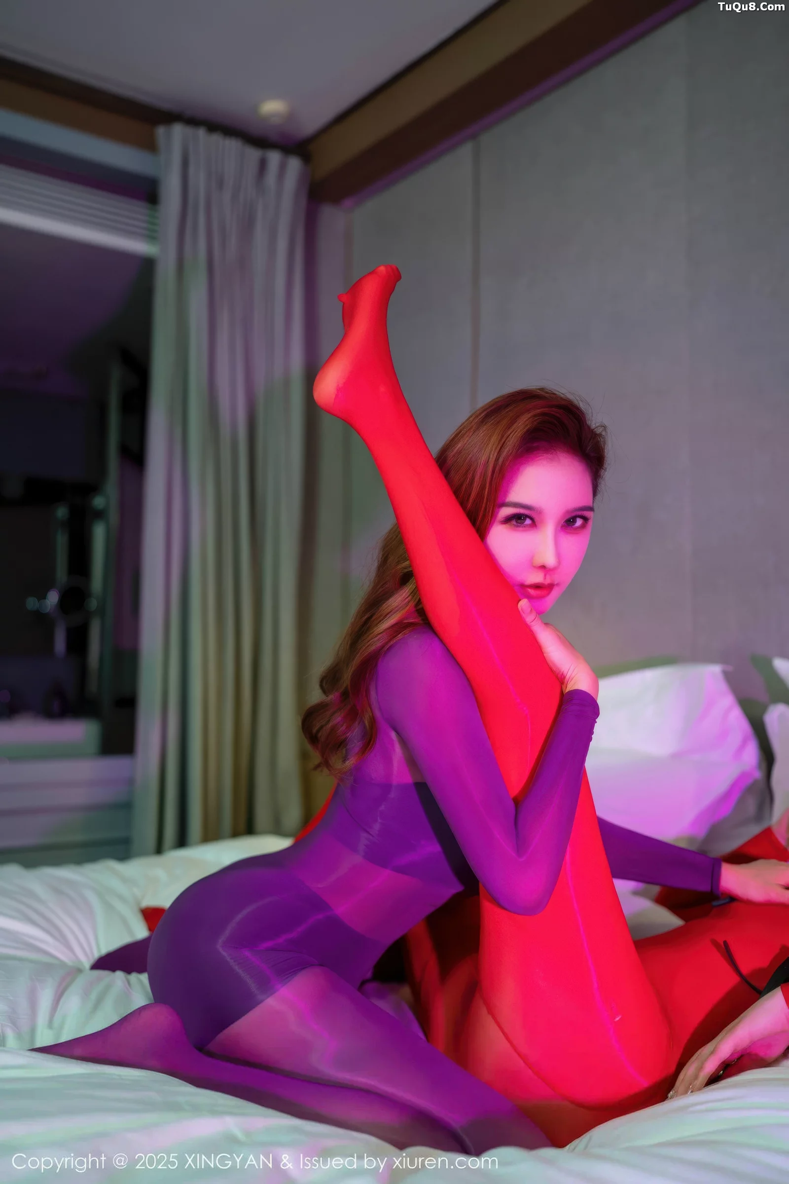 秀人集.com_[XINGYAN星颜社]VOL.395_模特李丽莎性感姐妹花红色薄透连体丝袜秀丰腴身姿诱惑写真65P