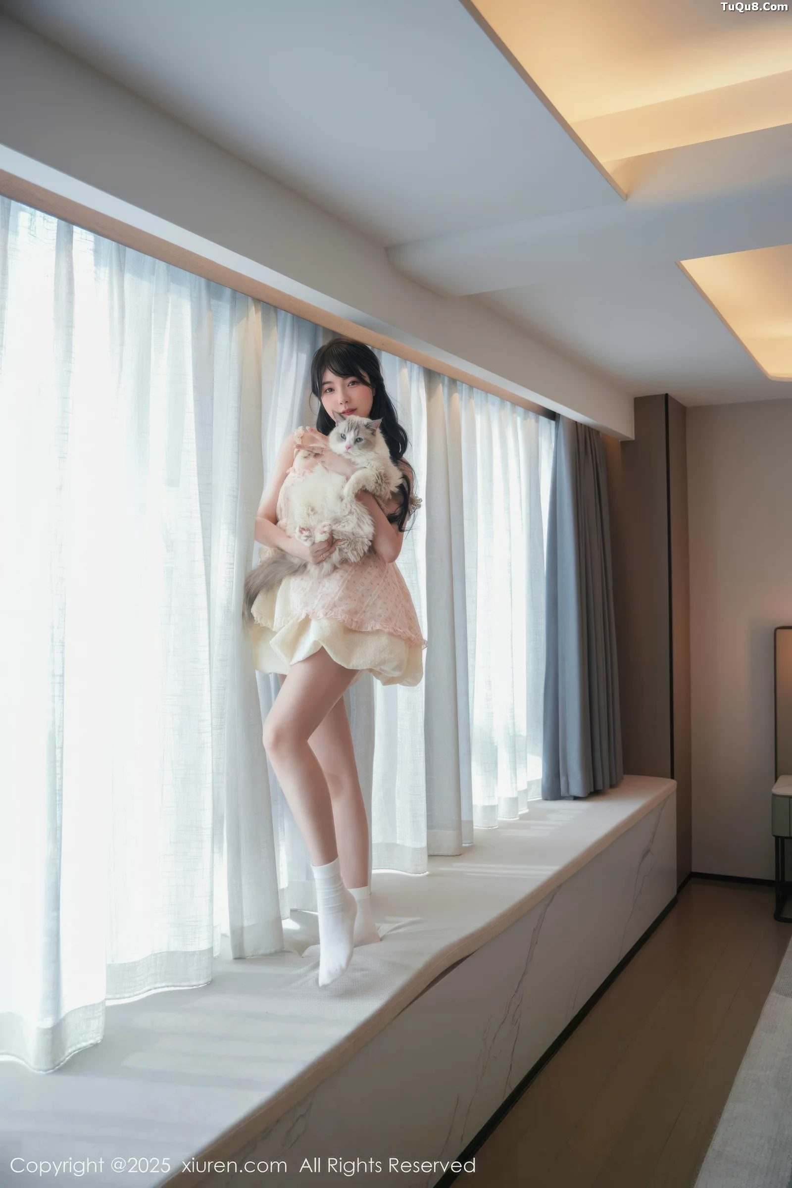 秀人集.com_[XiuRen秀人网]No.10734_模特软情性感浅色连衣短裙配白色腿袜秀翘臀模特撩人诱惑写真75P