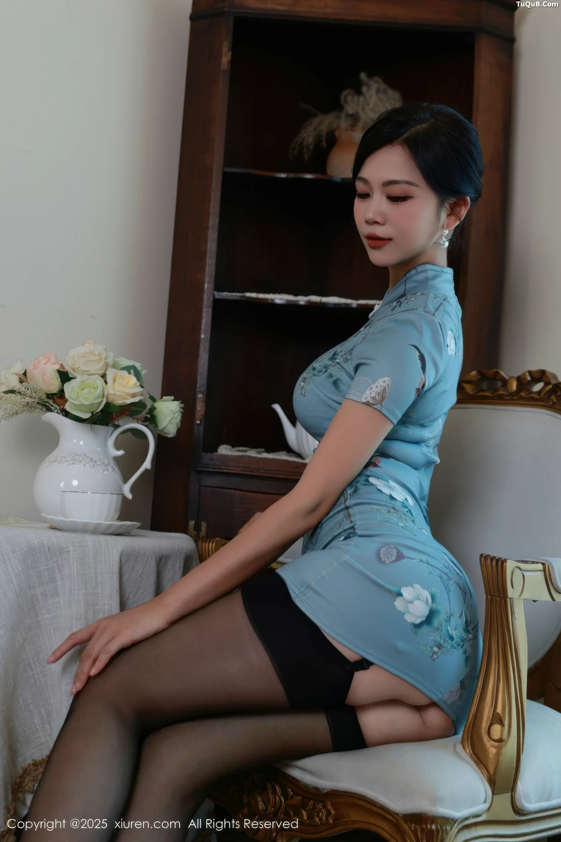 秀人集.com_[XiuRen秀人网]No.10753_模特玫瑰我爱你性感旗袍露黑色内衣配黑丝吊袜秀凹凸身材诱惑写真70P