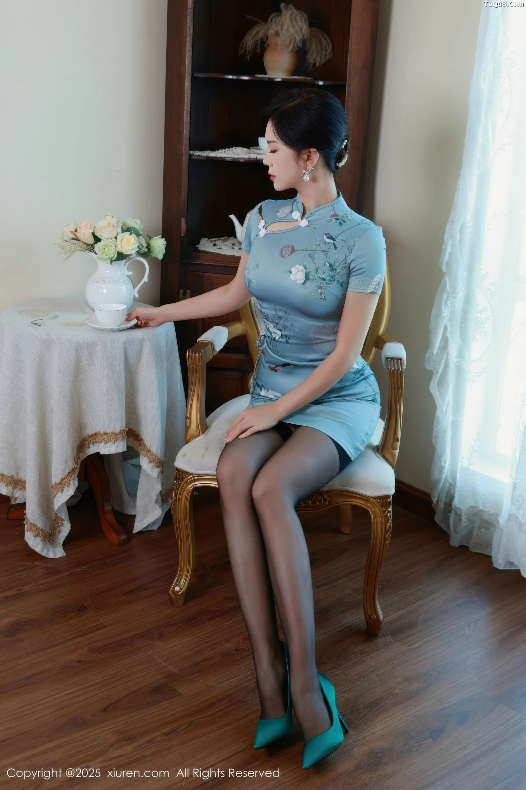 秀人集.com_[XiuRen秀人网]No.10753_模特玫瑰我爱你性感旗袍露黑色内衣配黑丝吊袜秀凹凸身材诱惑写真70P