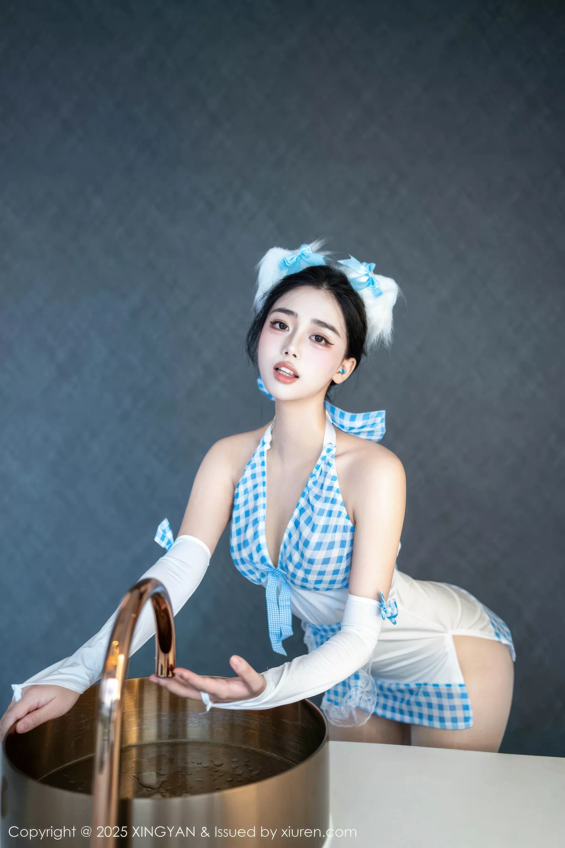 秀人集.com_[XINGYAN星颜社]VOL.399_模特阮福福性感蓝色格子裙配开档白丝秀曼妙身姿诱惑写真66P