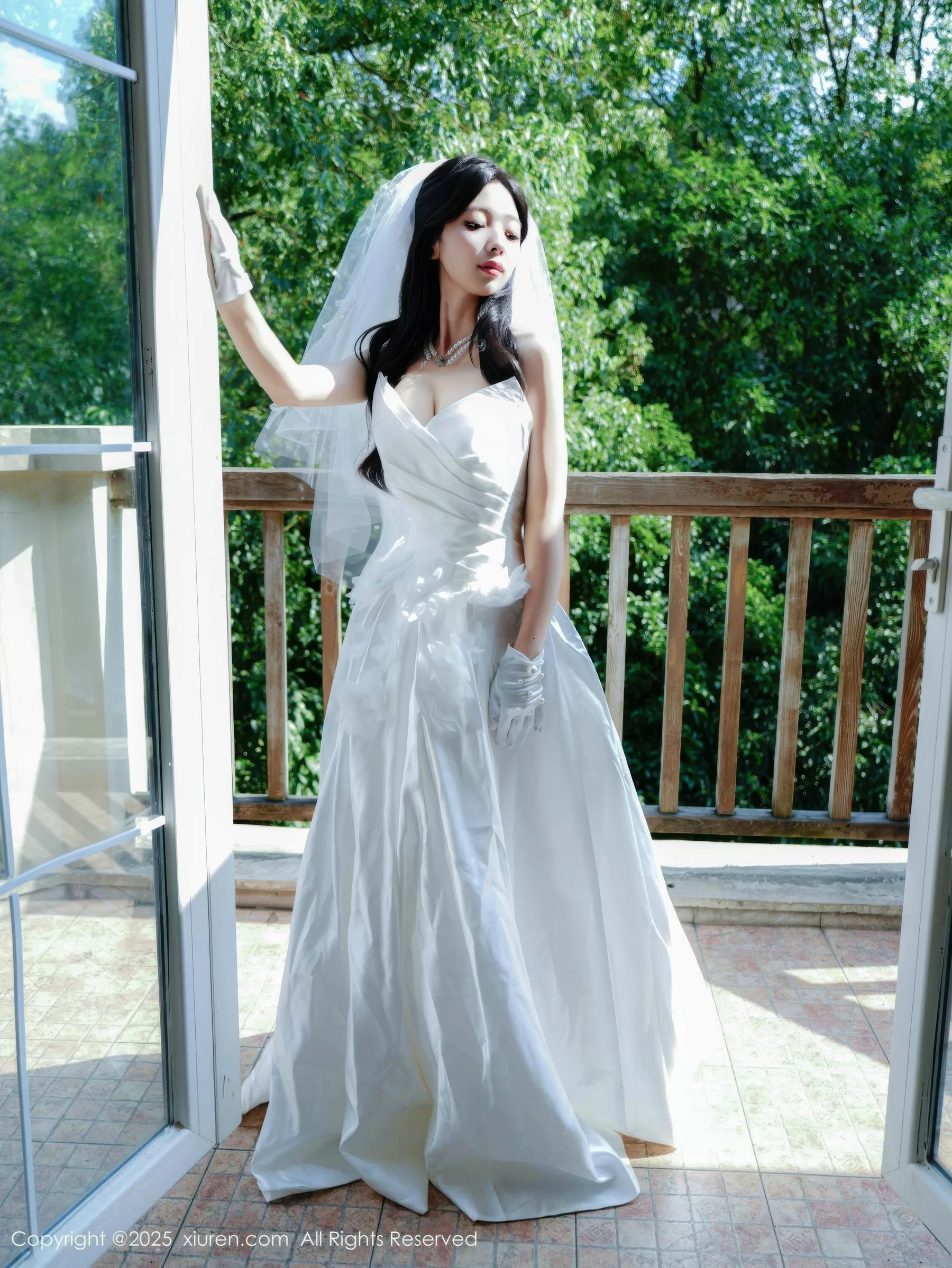 秀人集.com_[XiuRen秀人网]No.10769_新人模特朱朱molly性感白色婚纱配白色丝袜秀凹凸身材诱惑写真54P