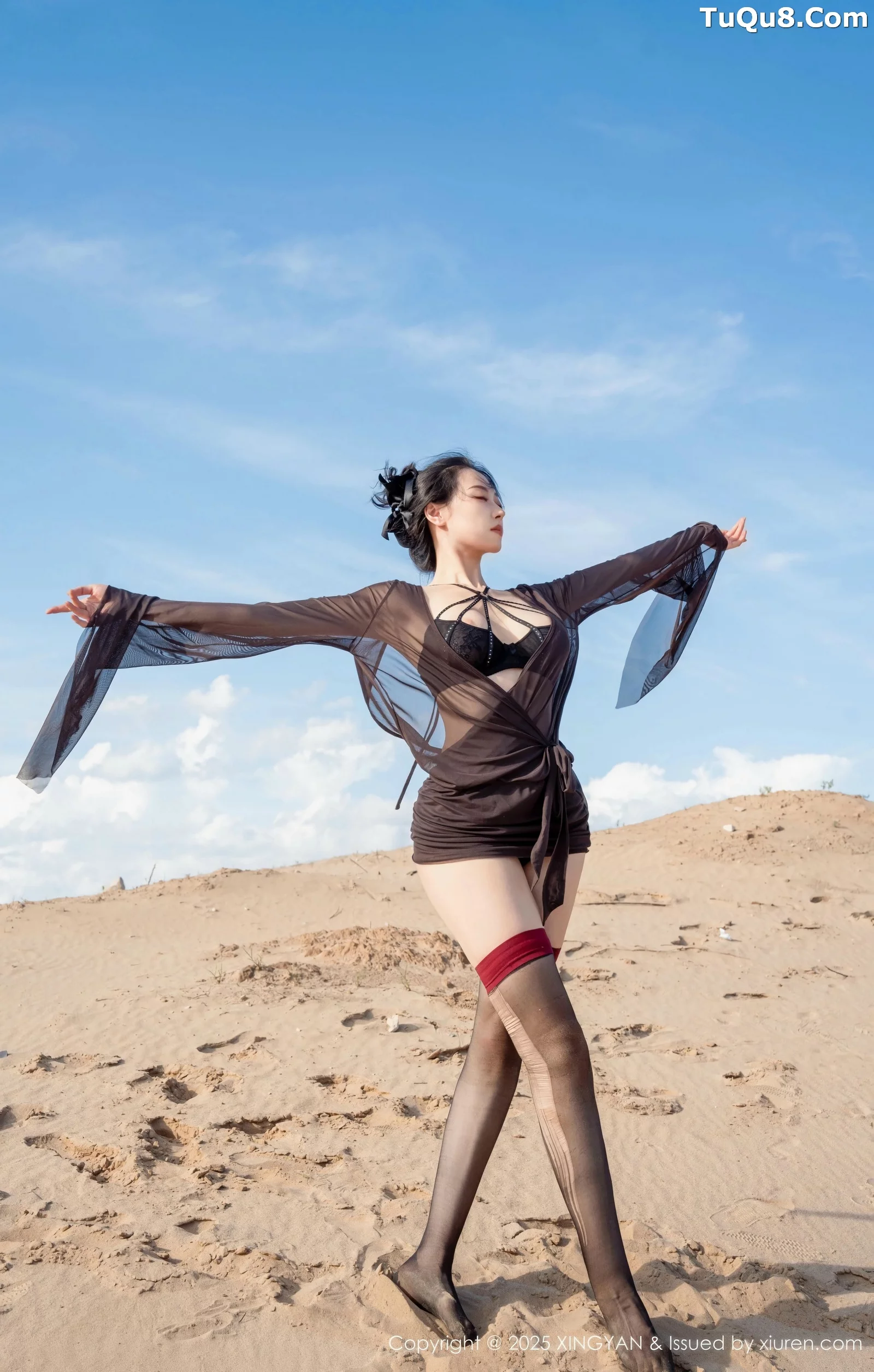 秀人集.com_[XINGYAN星颜社]VOL.387_模特清妙沙漠外拍性感黑色情趣内衣配破烂黑丝秀美腿诱惑写真78P
