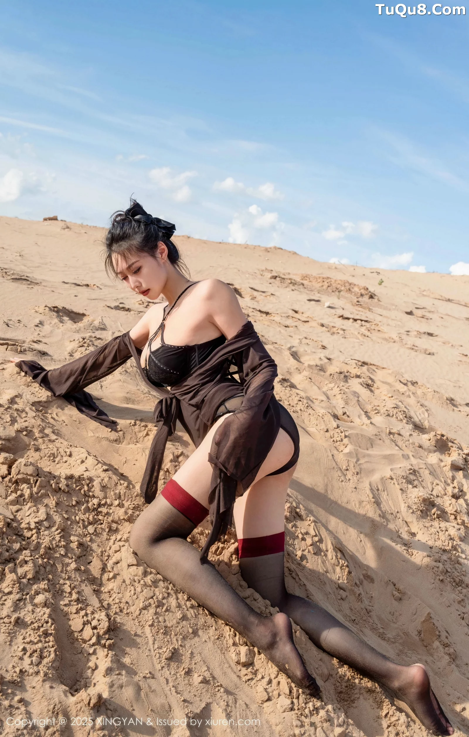 秀人集.com_[XINGYAN星颜社]VOL.387_模特清妙沙漠外拍性感黑色情趣内衣配破烂黑丝秀美腿诱惑写真78P