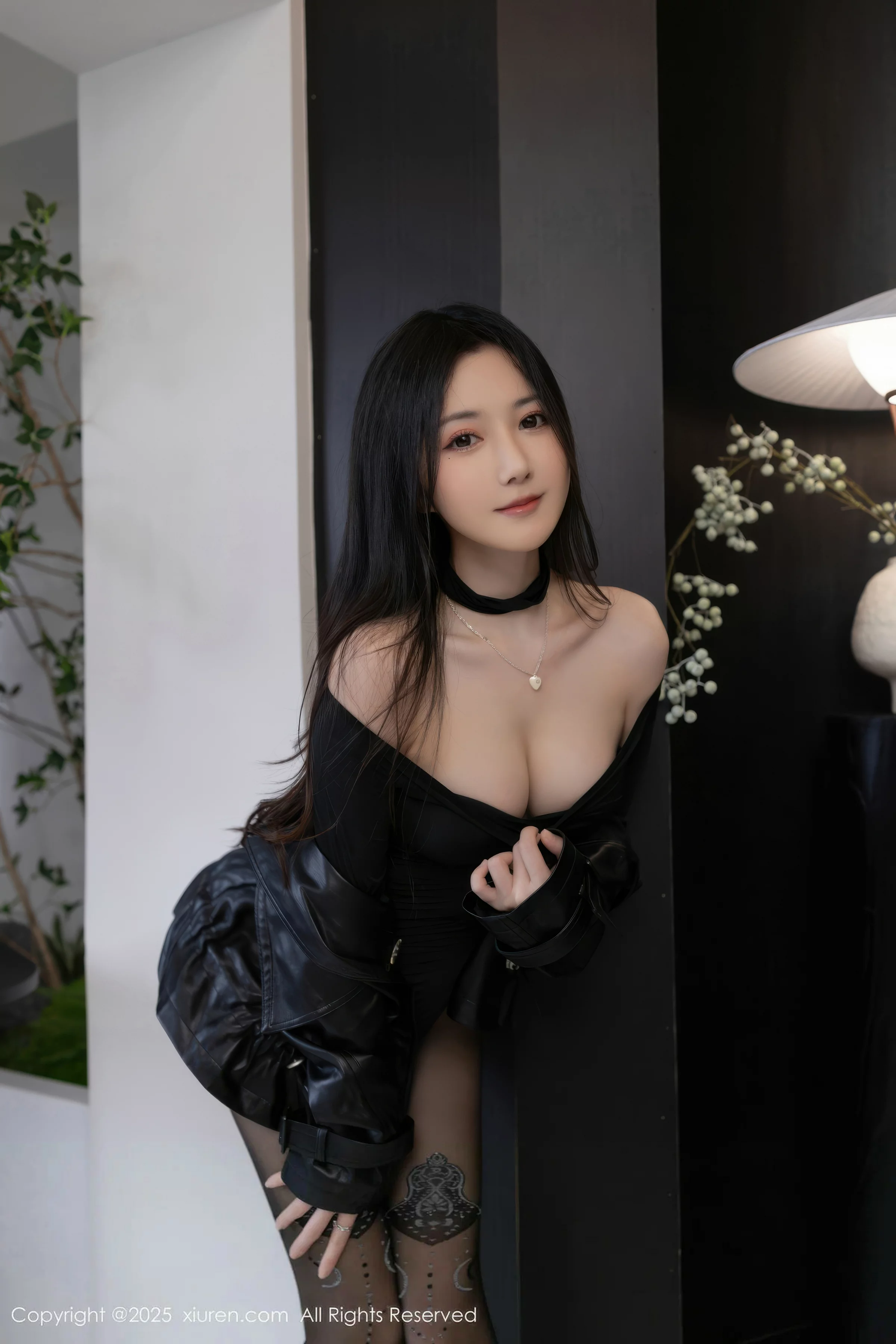 秀人集.com_[XiuRen秀人网]No.10684_模特鱼子酱Fish黑色高叉连体衣配超薄黑丝秀曼妙身材诱惑写真76P