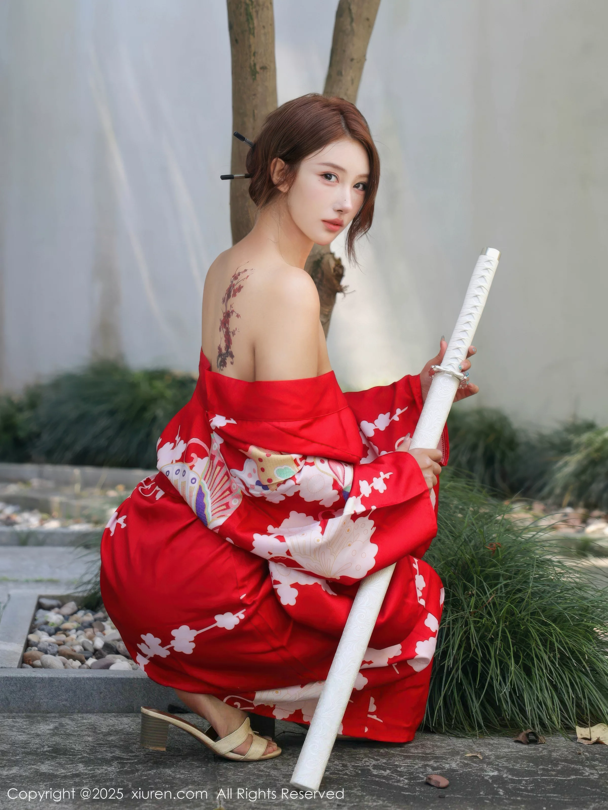 秀人集.com_[XiuRen秀人网]No.10683_模特金允希Yuki户外性感红色和服半脱秀完美身材惹火诱惑写真80P