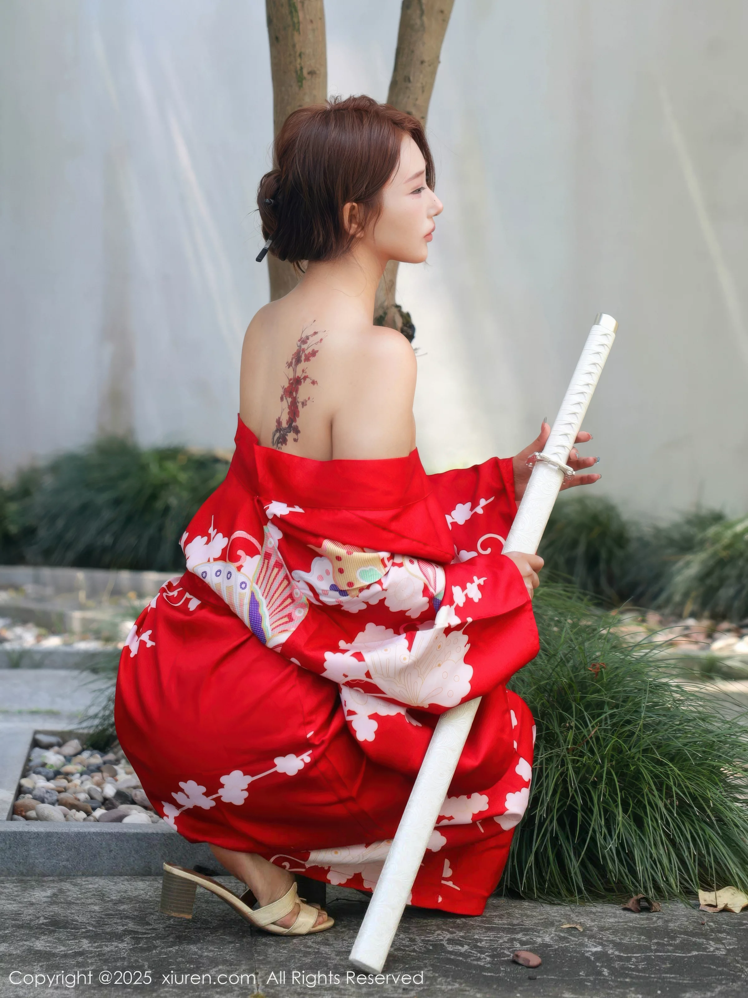 秀人集.com_[XiuRen秀人网]No.10683_模特金允希Yuki户外性感红色和服半脱秀完美身材惹火诱惑写真80P