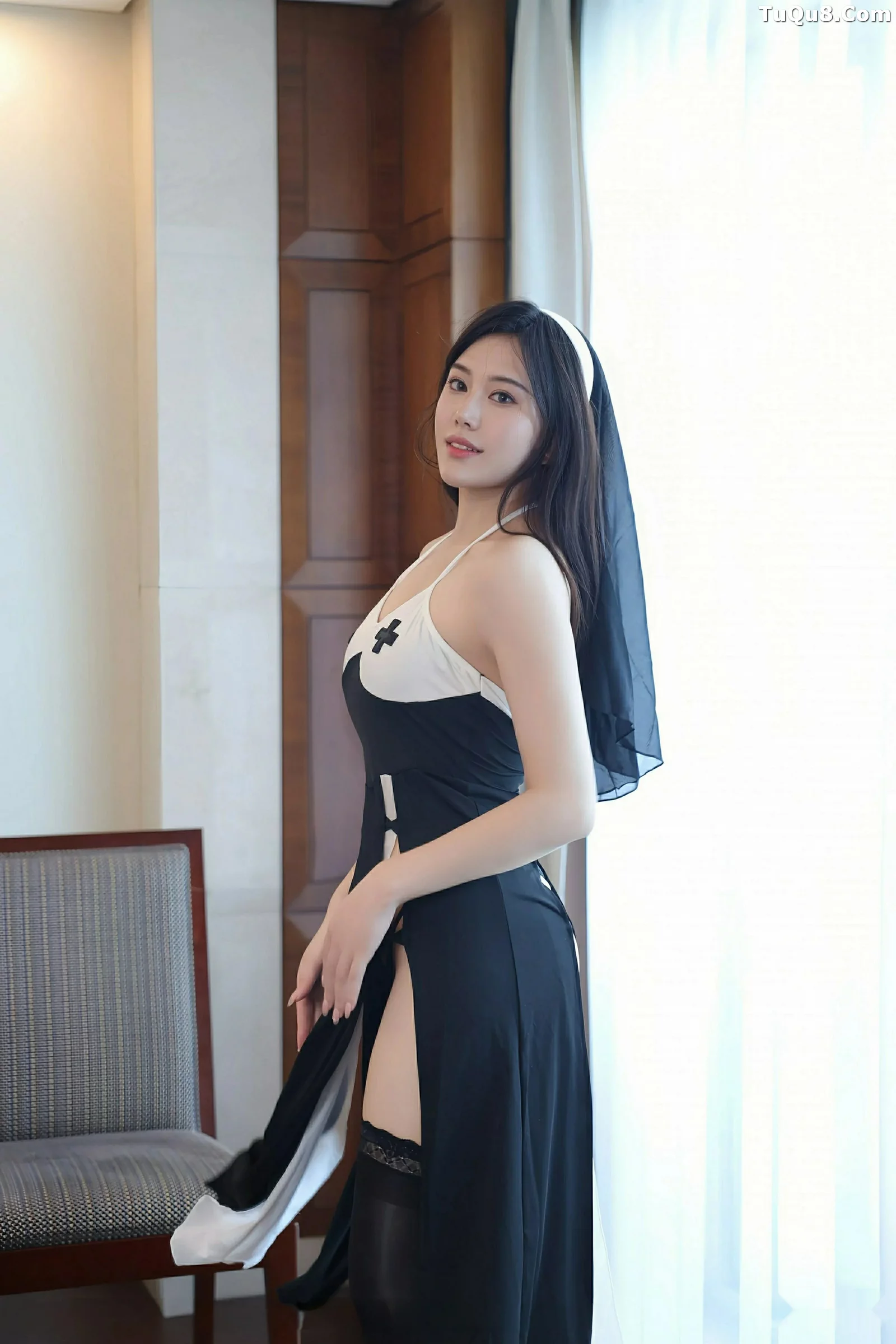 秀人集.com_[XiuRen秀人网]No.10690_模特白薇薇vcvc性感黑白修女服饰配黑色丝袜秀丰腴身材诱惑写真71P