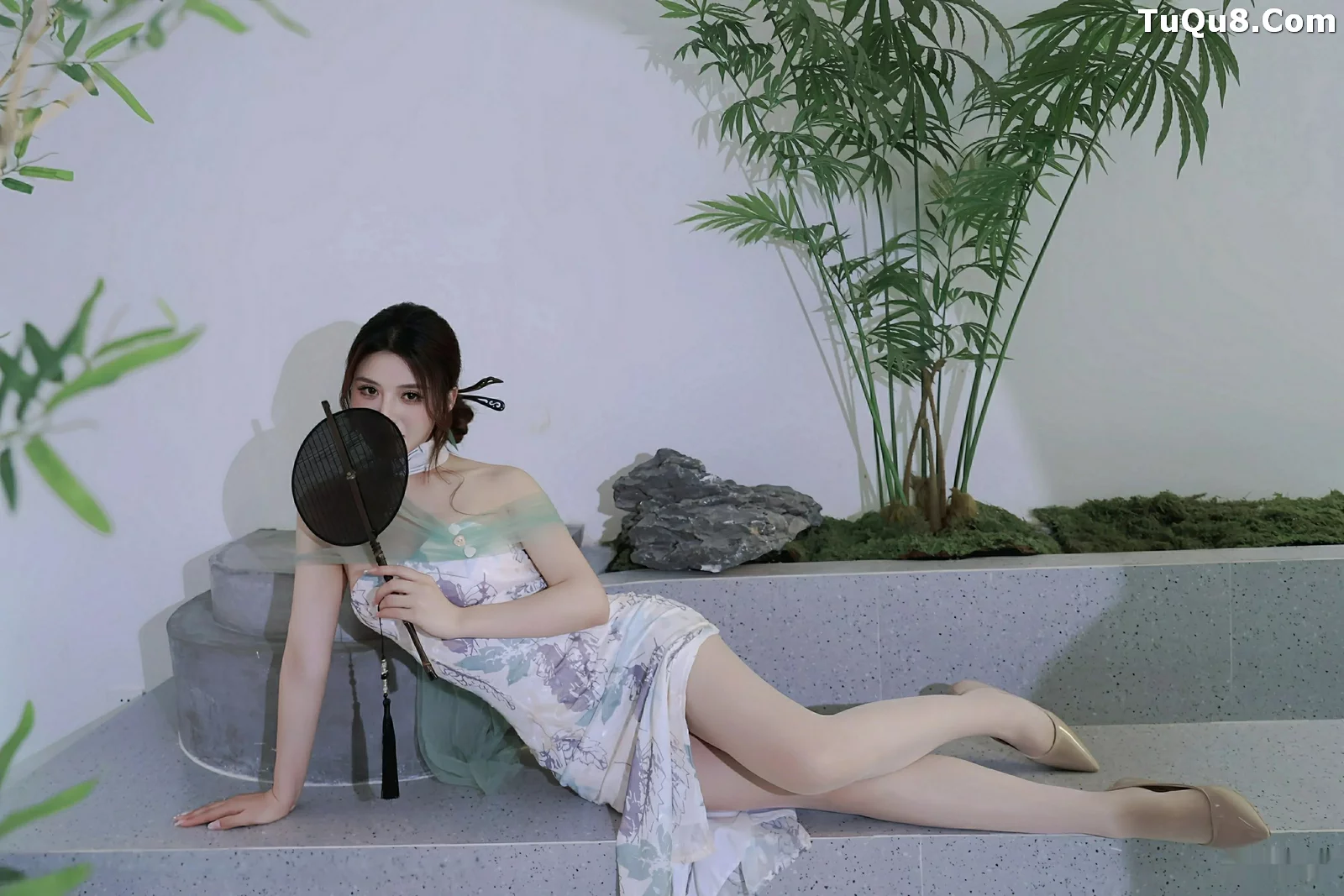 秀人集.com_[XiuRen秀人网]No.10694_模特阿依莎性感浅色古风服饰配超薄肉色秀高挑曼妙身材诱惑写真82P