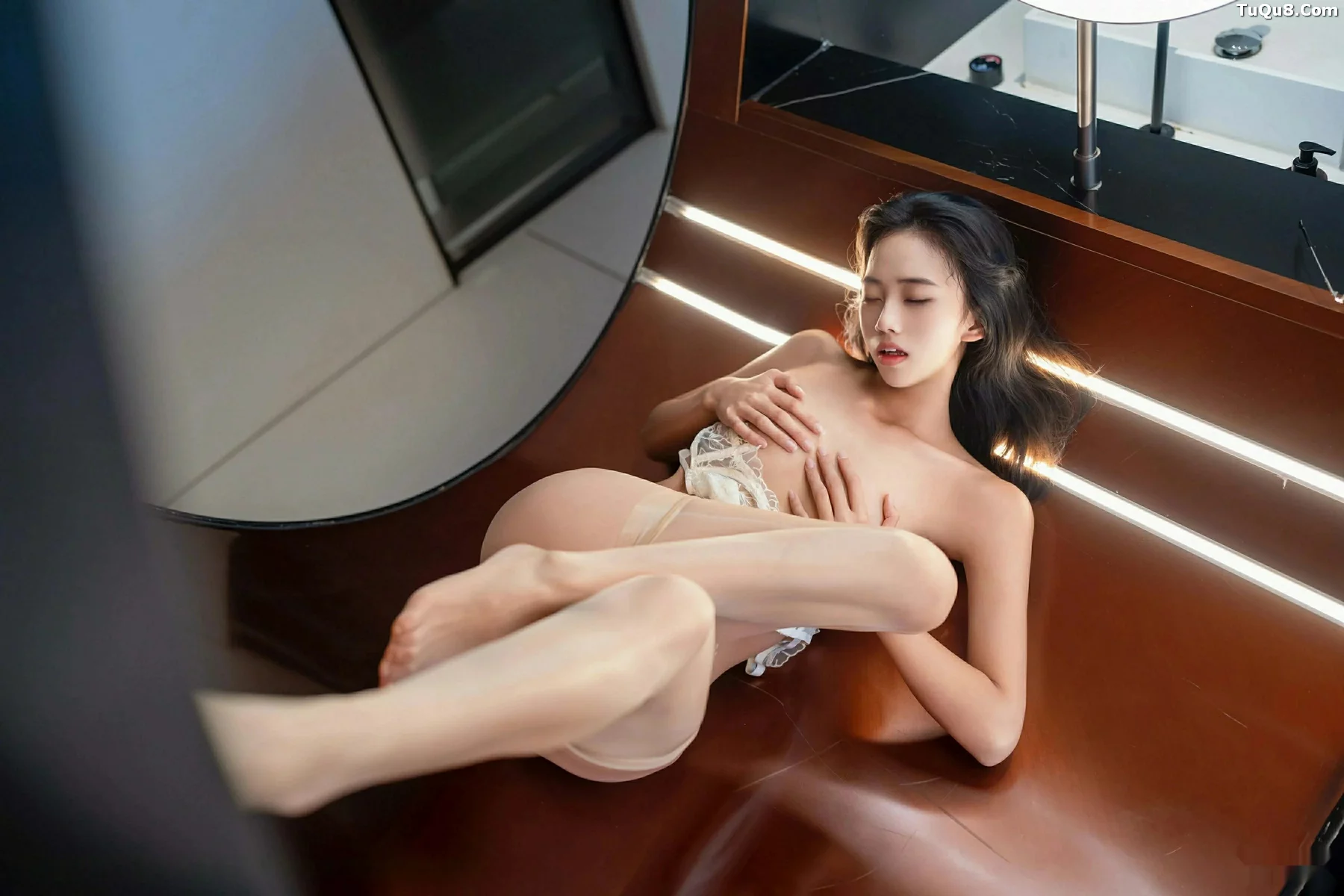 秀人集.com_[XINGYAN星颜社]VOL.404_模特时安安性感白色情趣内衣配超薄肉丝秀柔美身段诱惑写真65P