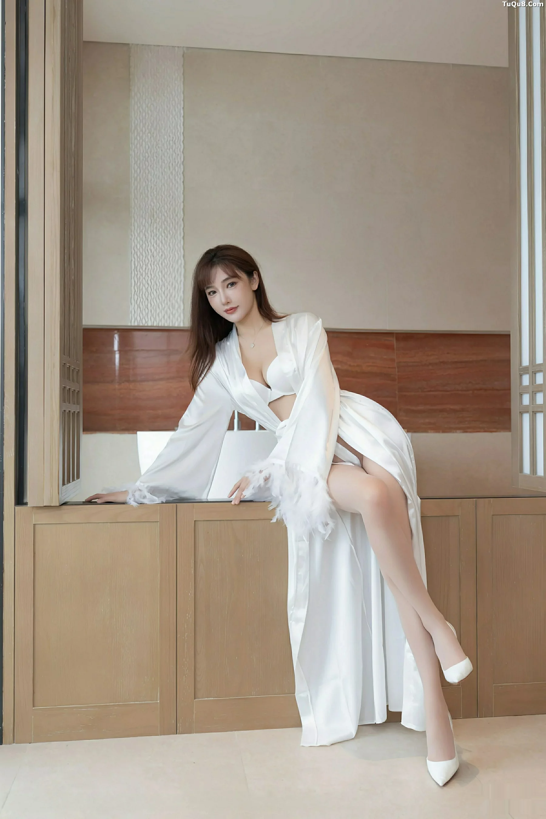 秀人集.com_[XiuRen秀人网]No.10809_模特陆萱萱性感睡袍露白色内衣配超薄肉丝秀柔美身姿撩人诱惑写真71P