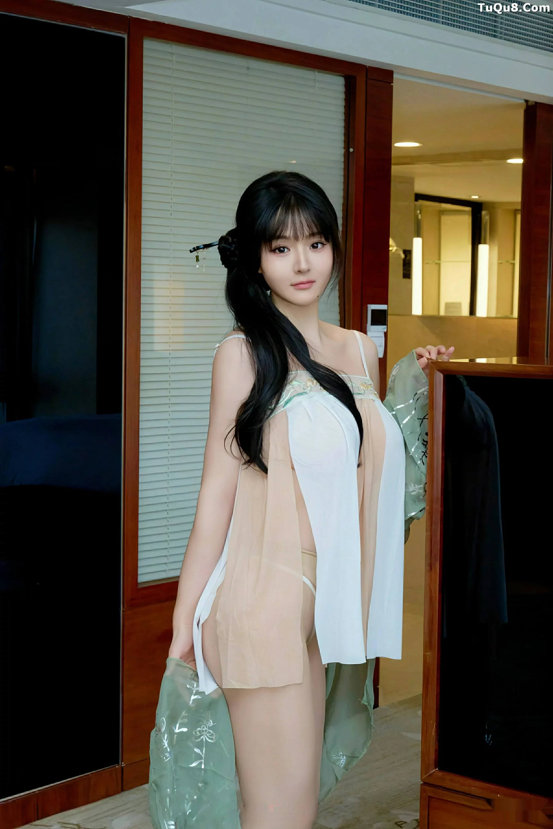 秀人集.com_[XiuRen秀人网]No.10818_新人模特沈南汐RuRu性感浅色古风服饰配超薄肉丝秀美腿诱惑写真56P