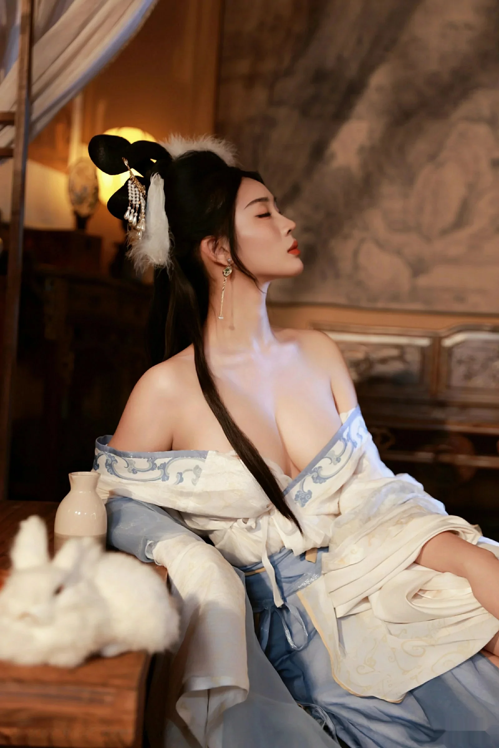 秀人集.com_[XiuRen秀人网]No.10835_模特南乔中秋主题性感汉服装扮配超薄肉丝秀白嫩肌肤诱惑写真76P