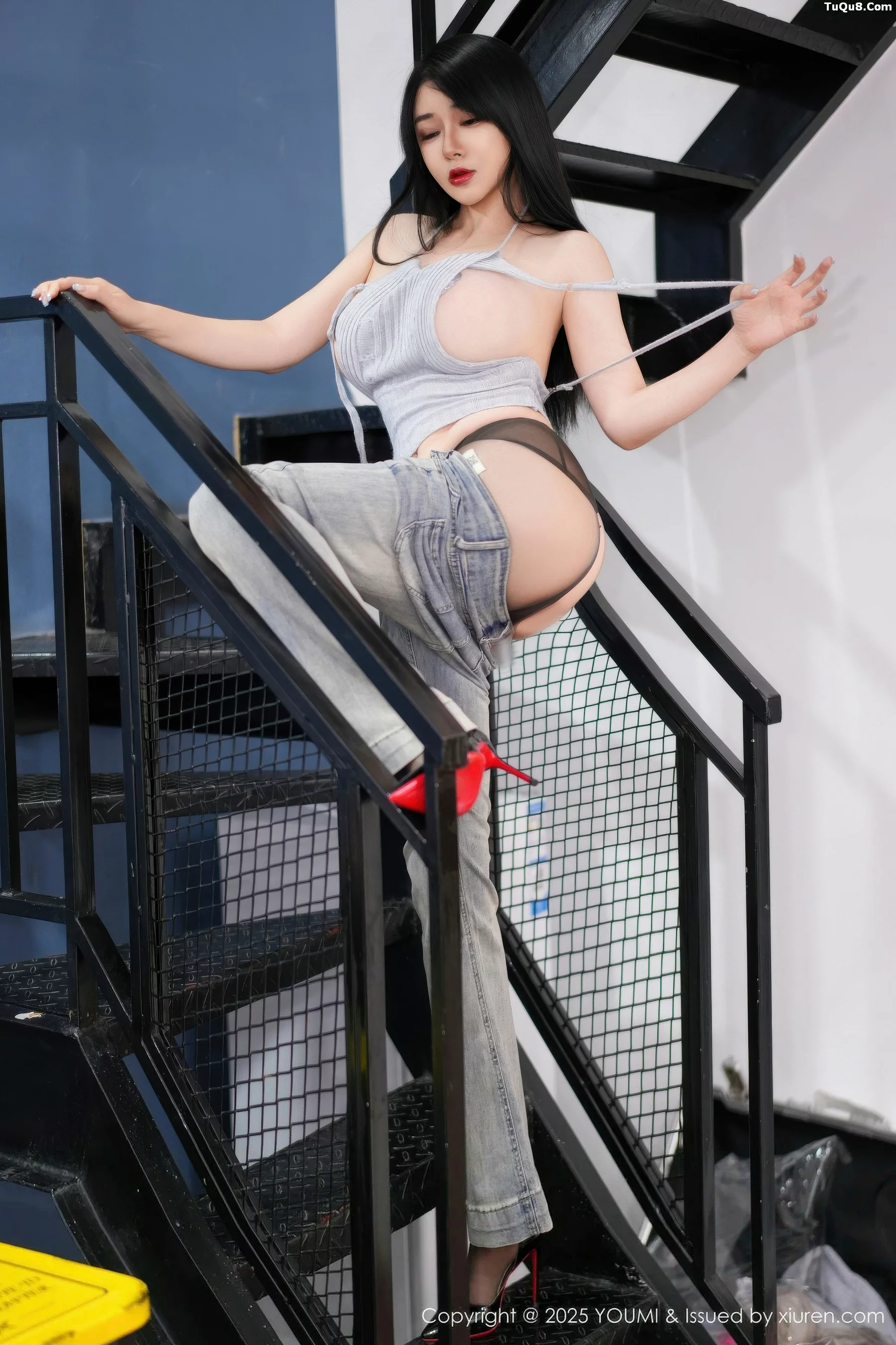 秀人集.com_[YouMi尤蜜荟]Vol.1171_模特凯竹Quinn性感灰色露背吊带配超薄黑丝秀丰腴身材诱惑写真67P