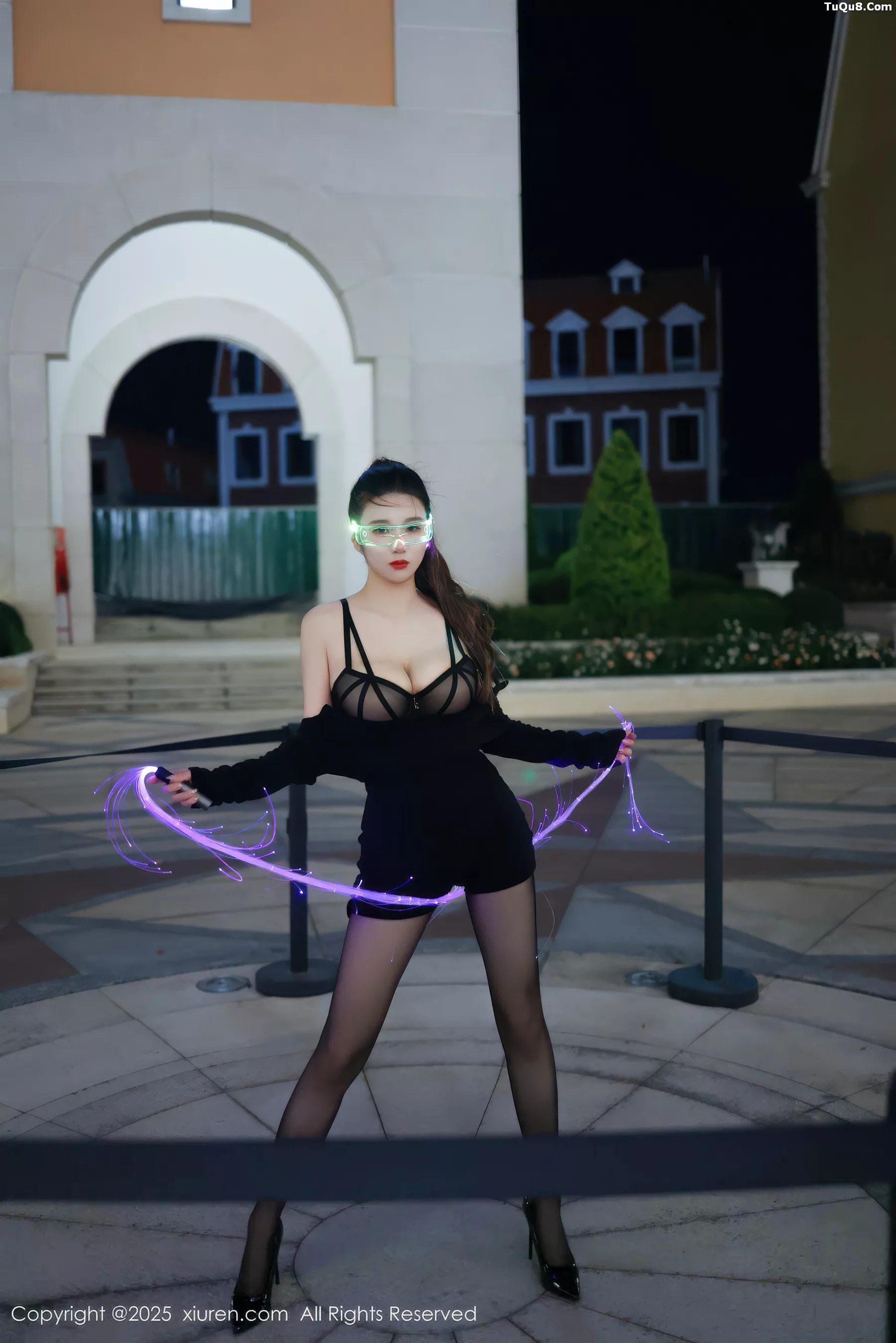 秀人集.com_[XiuRen秀人网]No.10936_模特小肉肉咪性感黑色连衣短裙配超薄黑丝秀凹凸身材诱惑写真77P