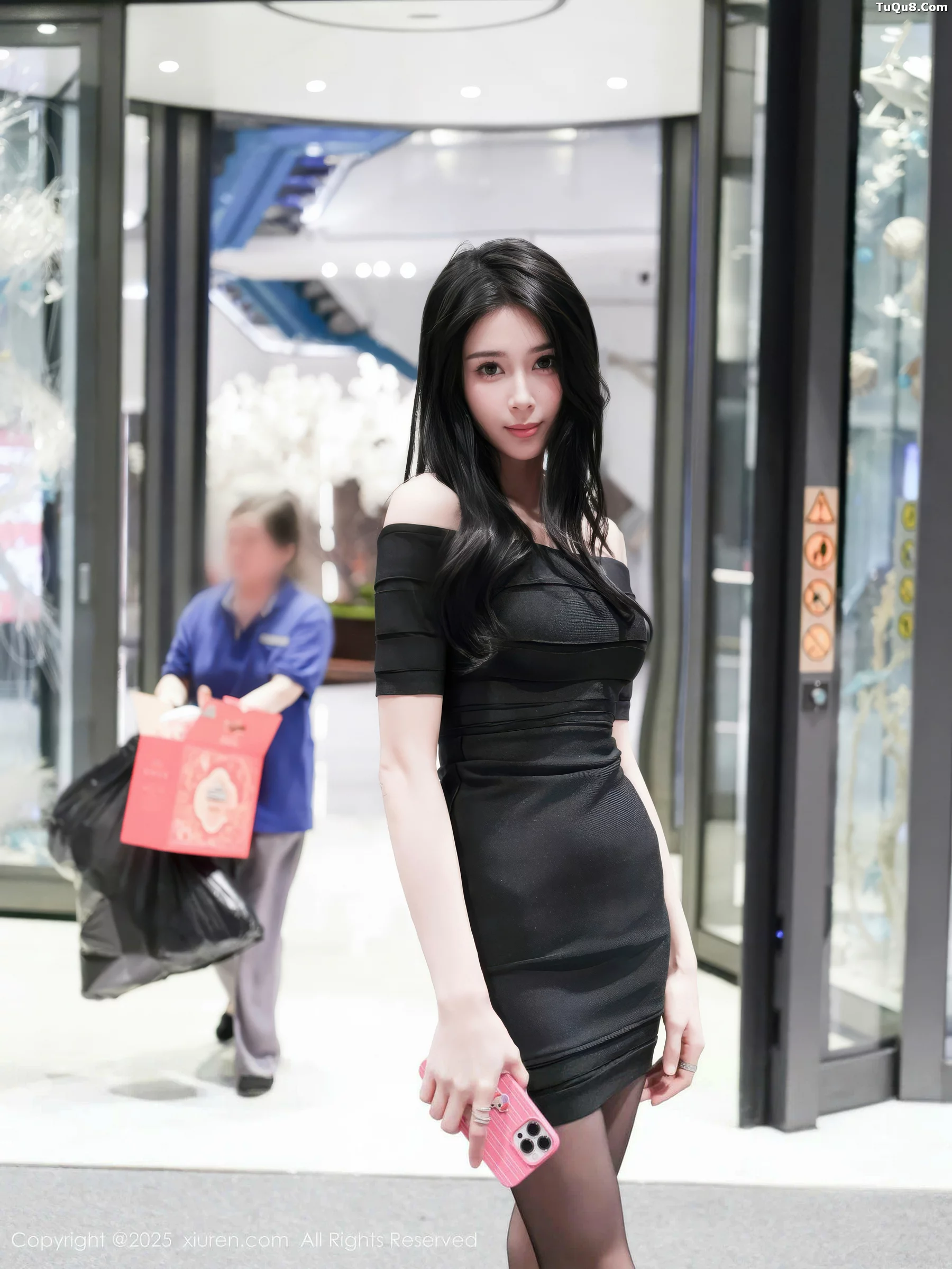 秀人集.com_[XiuRen秀人网]No.10942_新人模特椰汁糯米姬性感黑色连衣短裙配超薄黑丝秀美腿诱惑写真53P