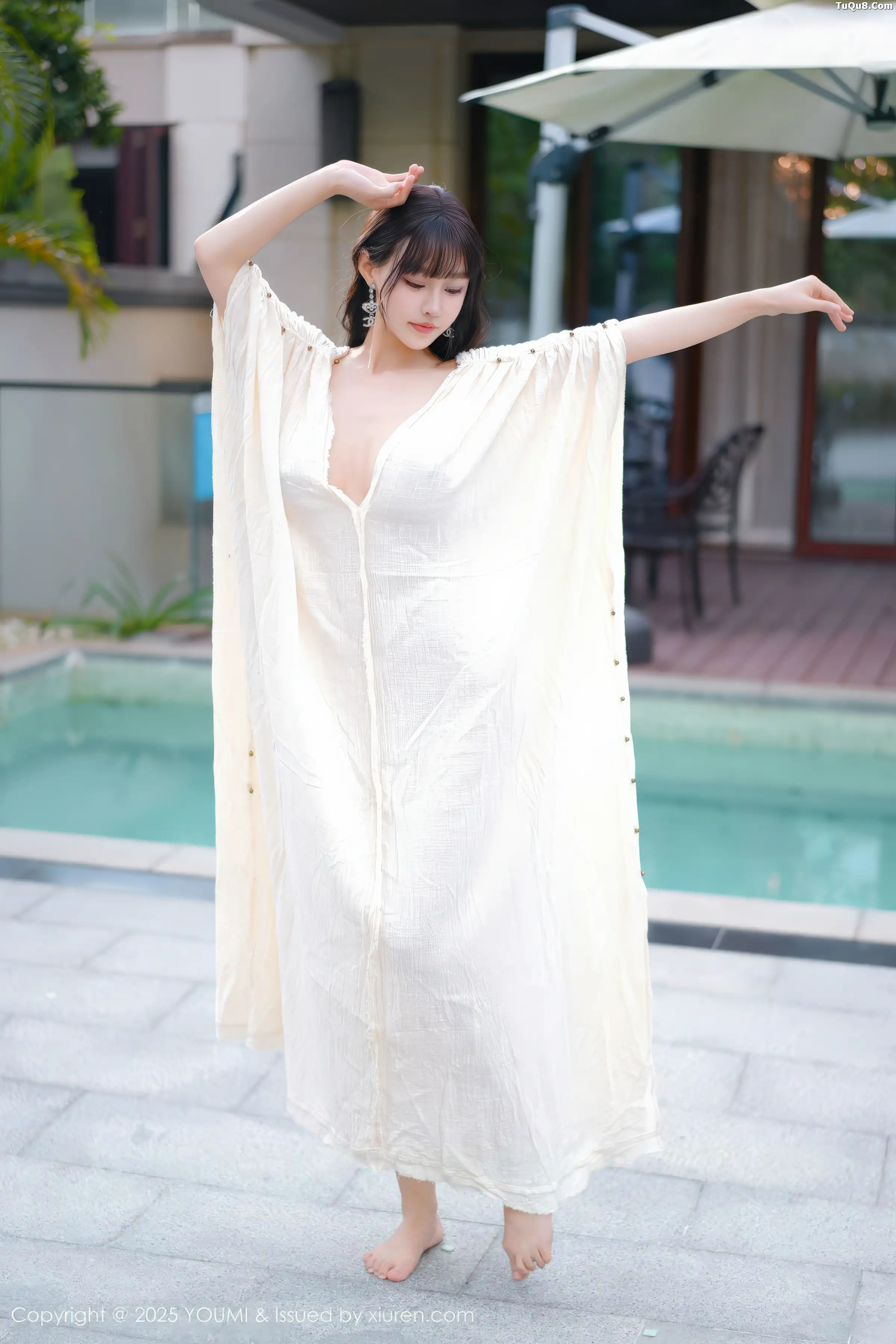 秀人集.com_[YouMi尤蜜荟]Vol.1185_女神朱可儿Flora户外泳池性感浅色浴袍秀雪峰美臀撩人诱惑写真85P