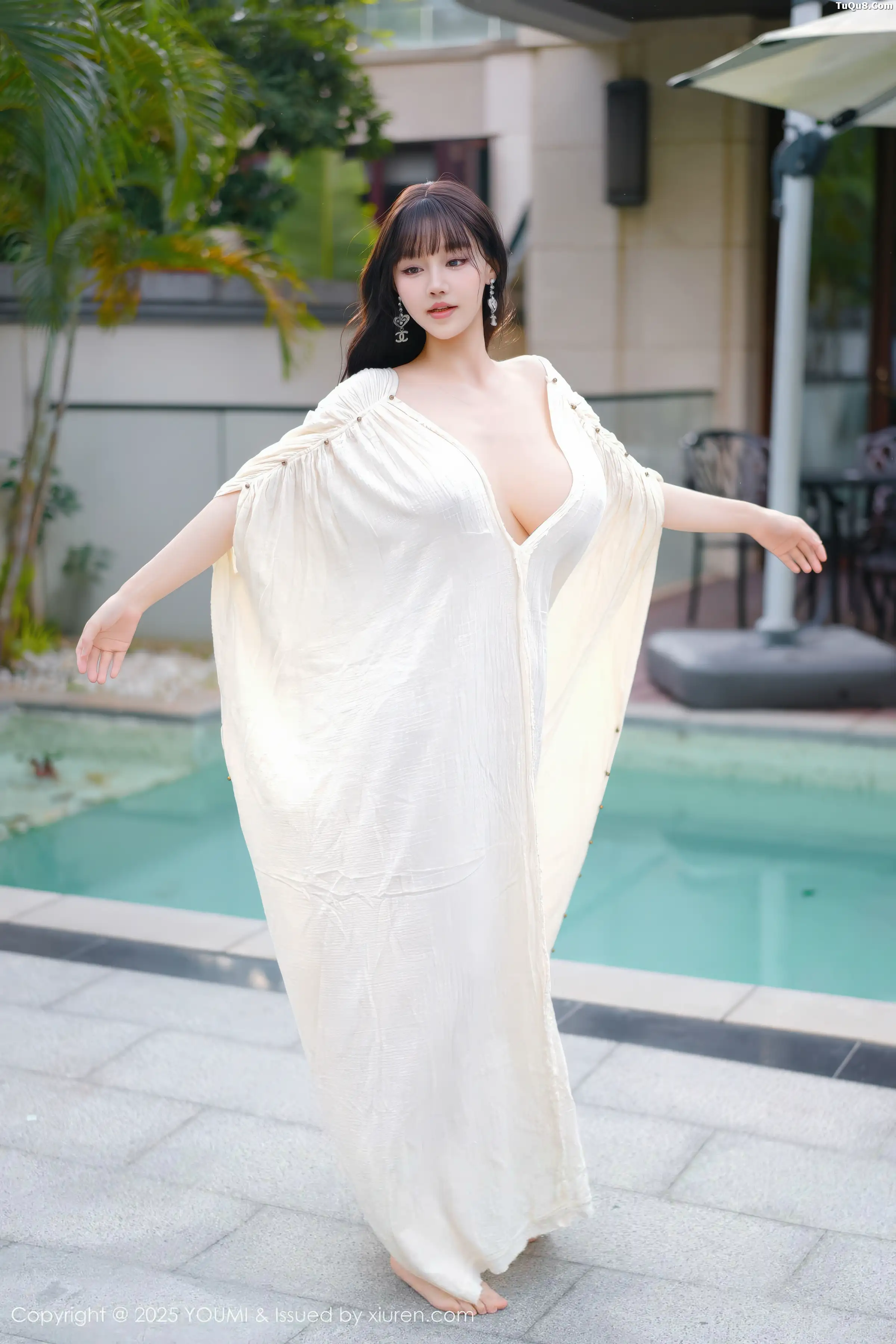 秀人集.com_[YouMi尤蜜荟]Vol.1185_女神朱可儿Flora户外泳池性感浅色浴袍秀雪峰美臀撩人诱惑写真85P