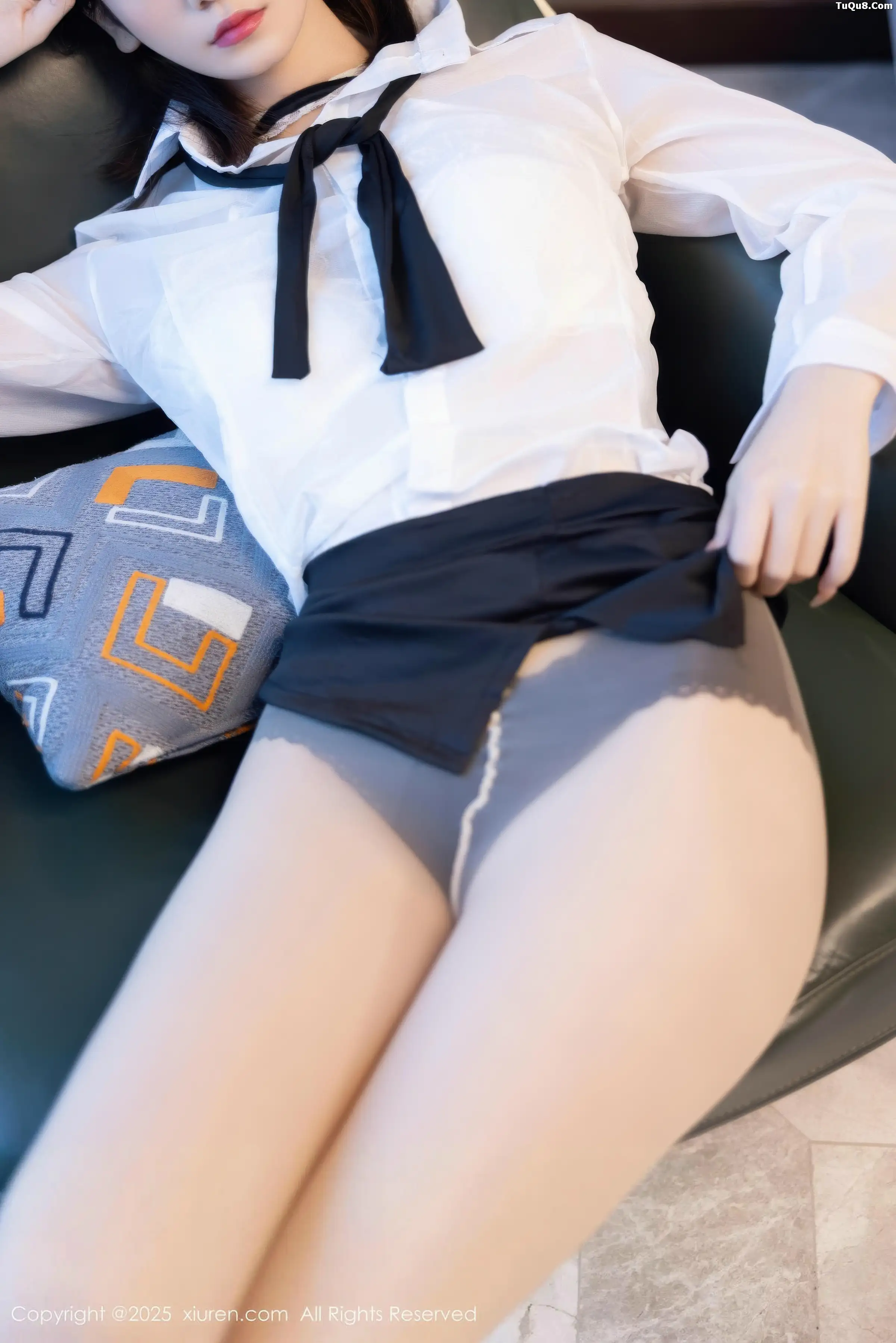 秀人集.com_[XiuRen秀人网]No.11077_新人模特凌七七性感白衬衫配黑短裙露超薄肉丝秀曼妙身姿诱惑写真80P