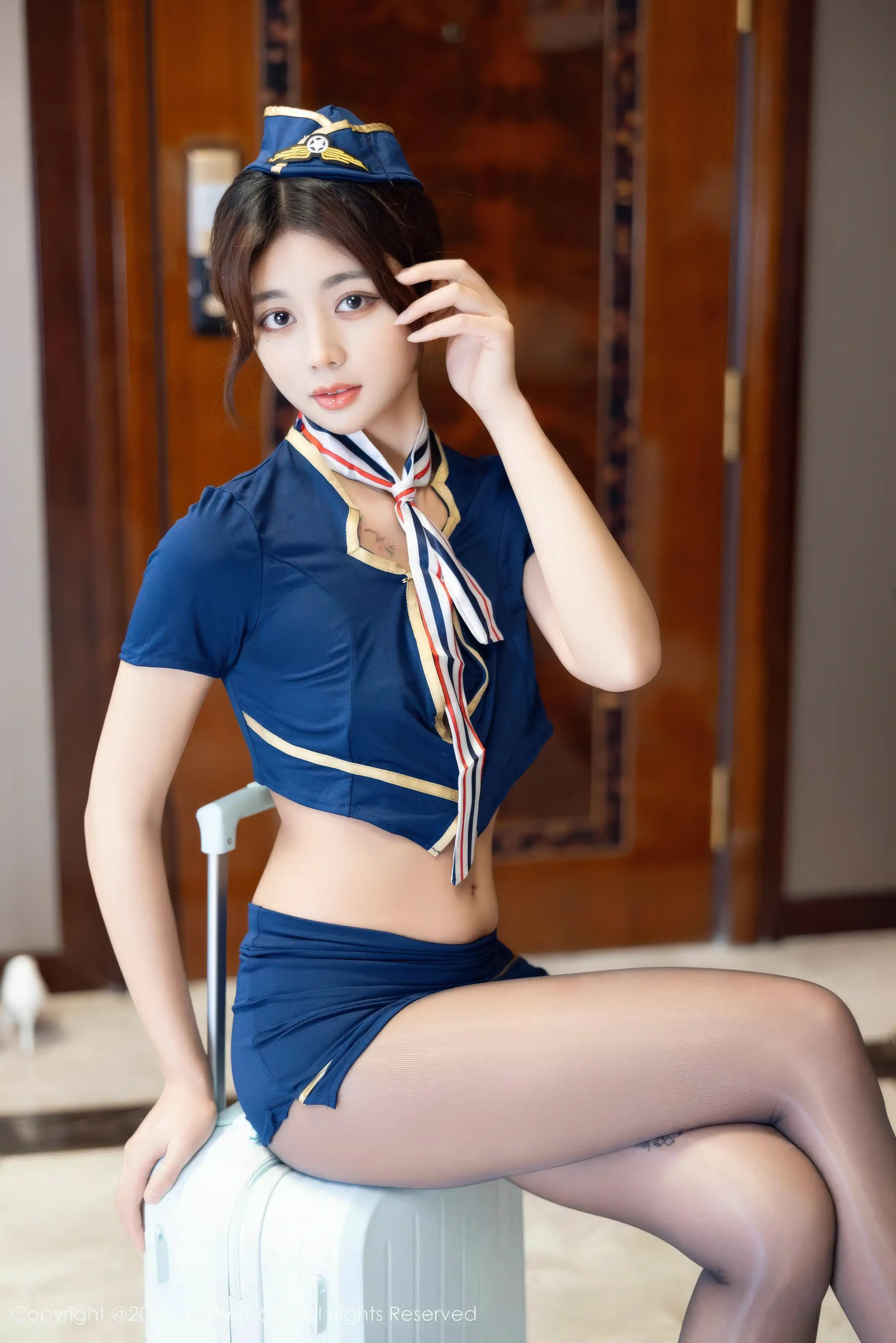 秀人集.com_[XiuRen秀人网]No.11112_模特姜冉冉_Renee@性感空姐制服配超薄黑丝秀柔美身姿诱惑写真70P