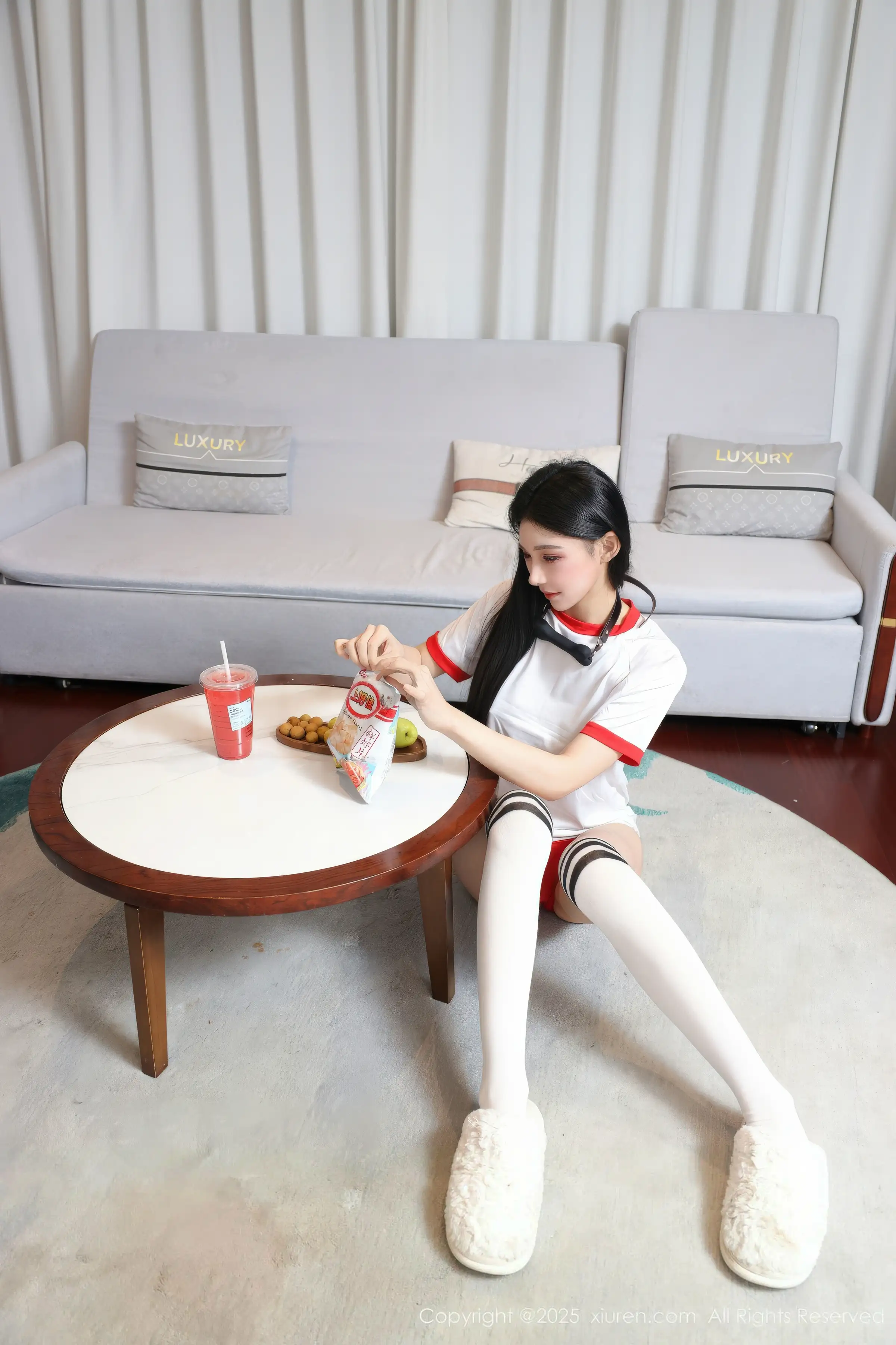 秀人集.com_[XiuRen秀人网]No.11110_新人模特许微微呀性感白色T恤配白色丝袜秀丰腴身材诱惑写真86P