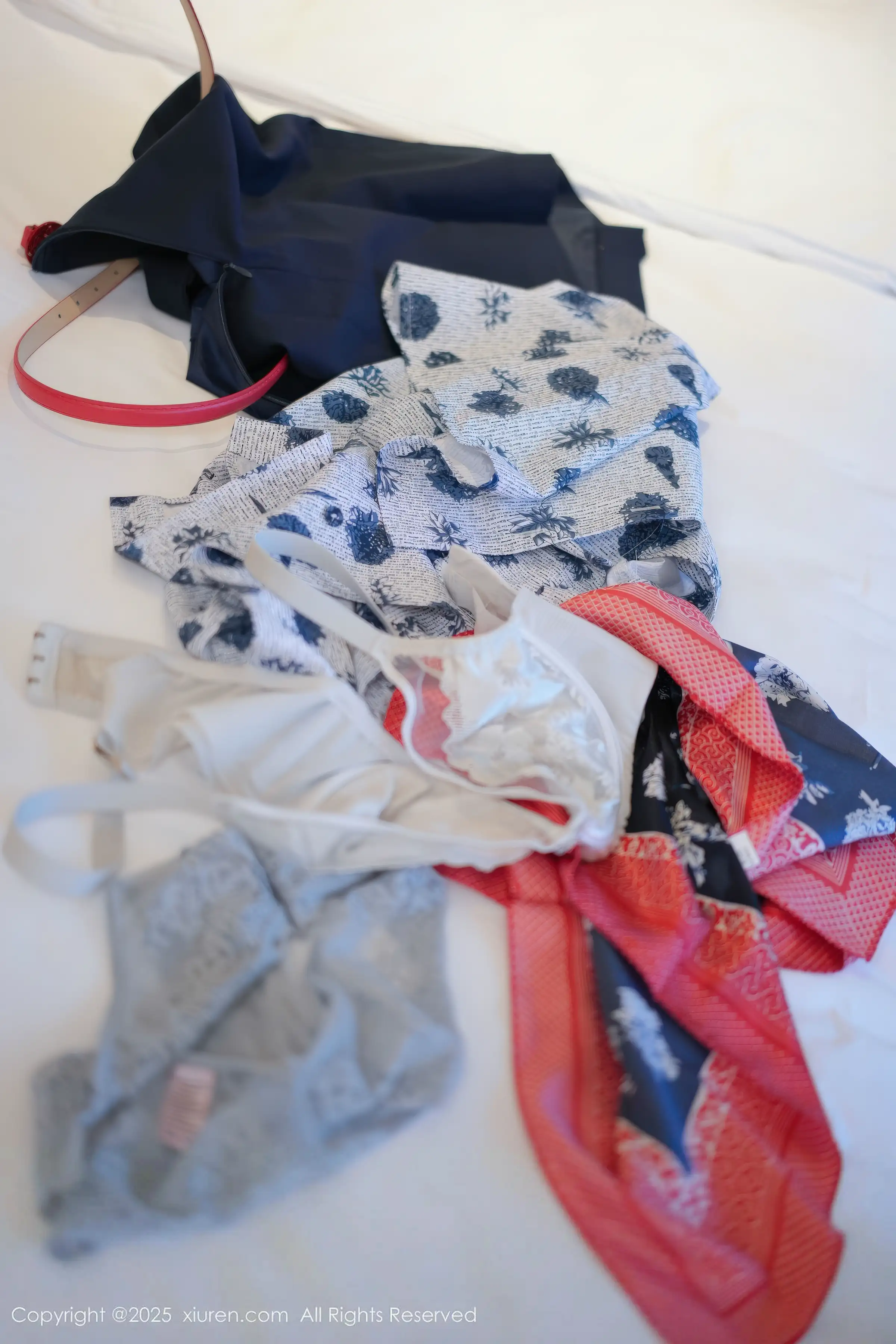 秀人集.com_[XiuRen秀人网]No.11115_模特沈南汐RuRu性感空姐制服露灰色内衣秀凹凸身材诱惑写真80P